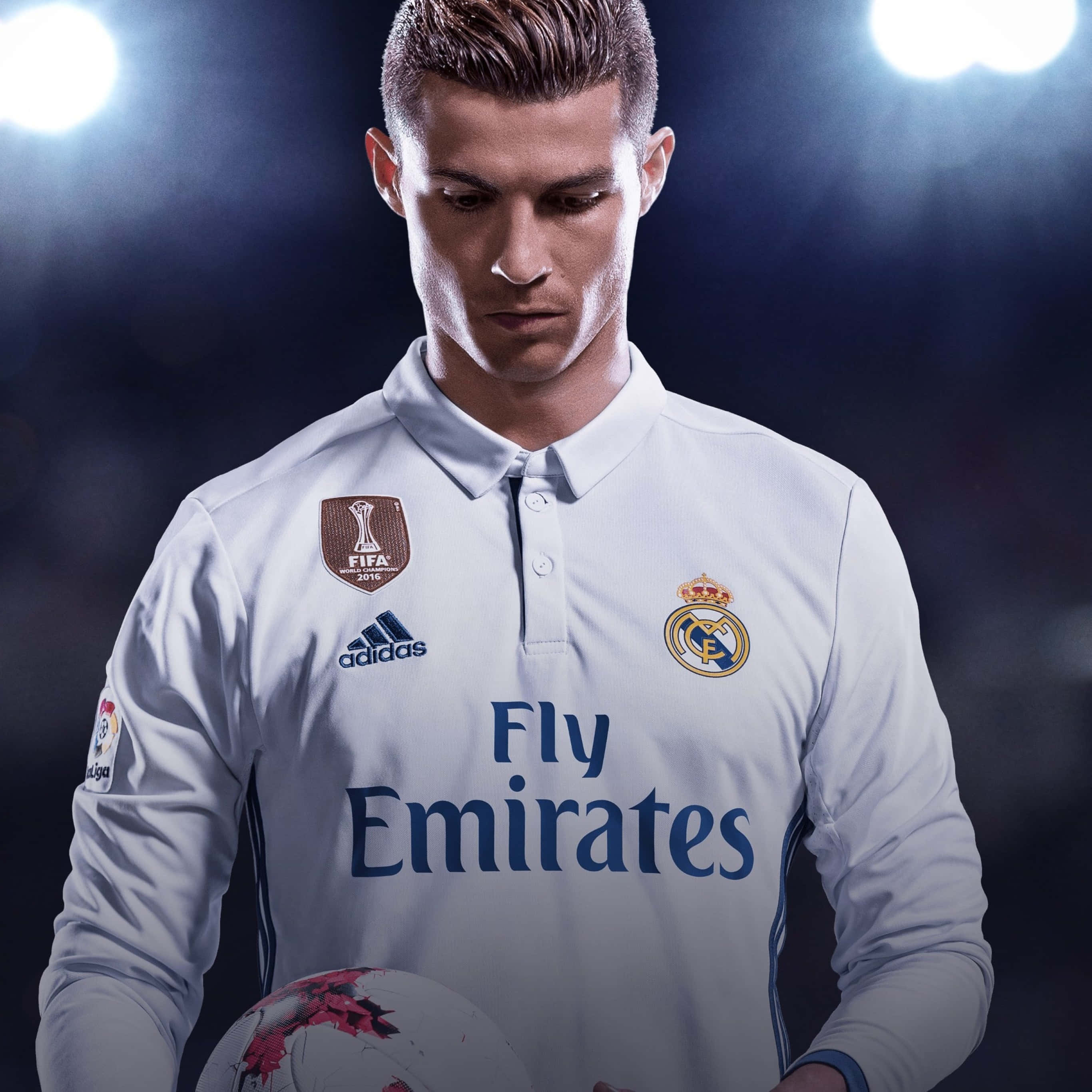 Cristiano Ronaldo akijipiga picha uwanjani Picha ya Ukuta