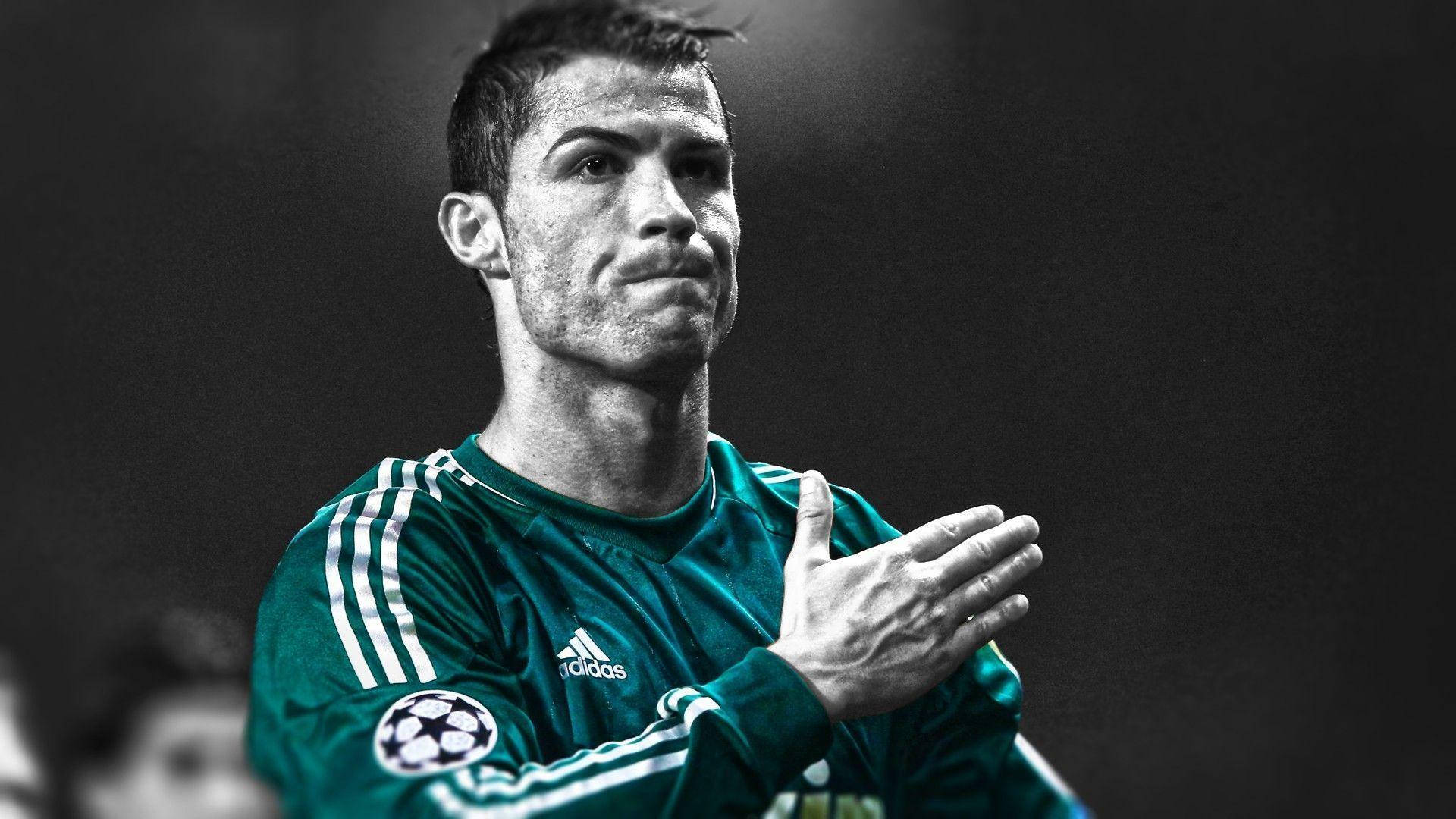 Cristiano Ronaldo akionyesha ujuzi wake Picha ya Ukuta