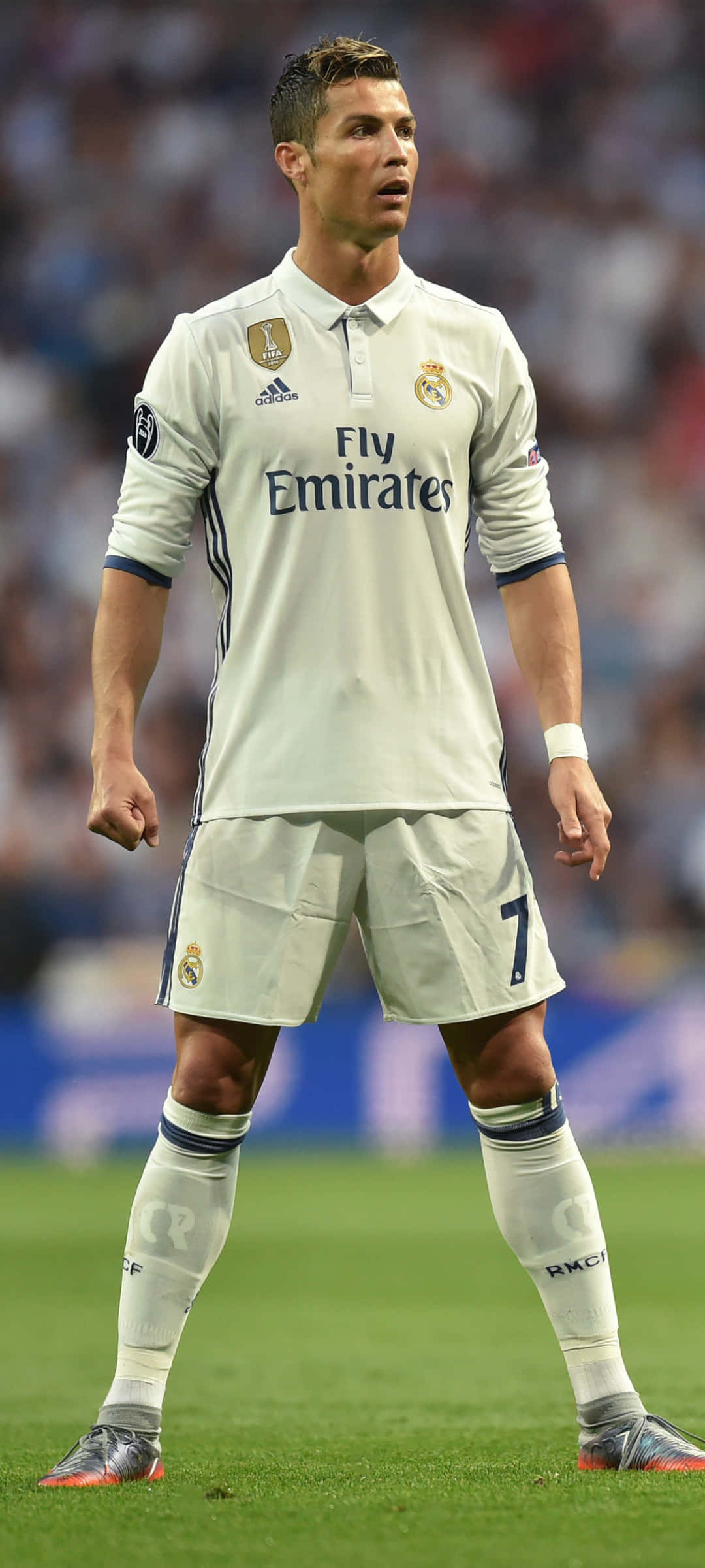 Cristiano Ronaldo akionyesha ustadi wake wa Soka Picha ya Ukuta