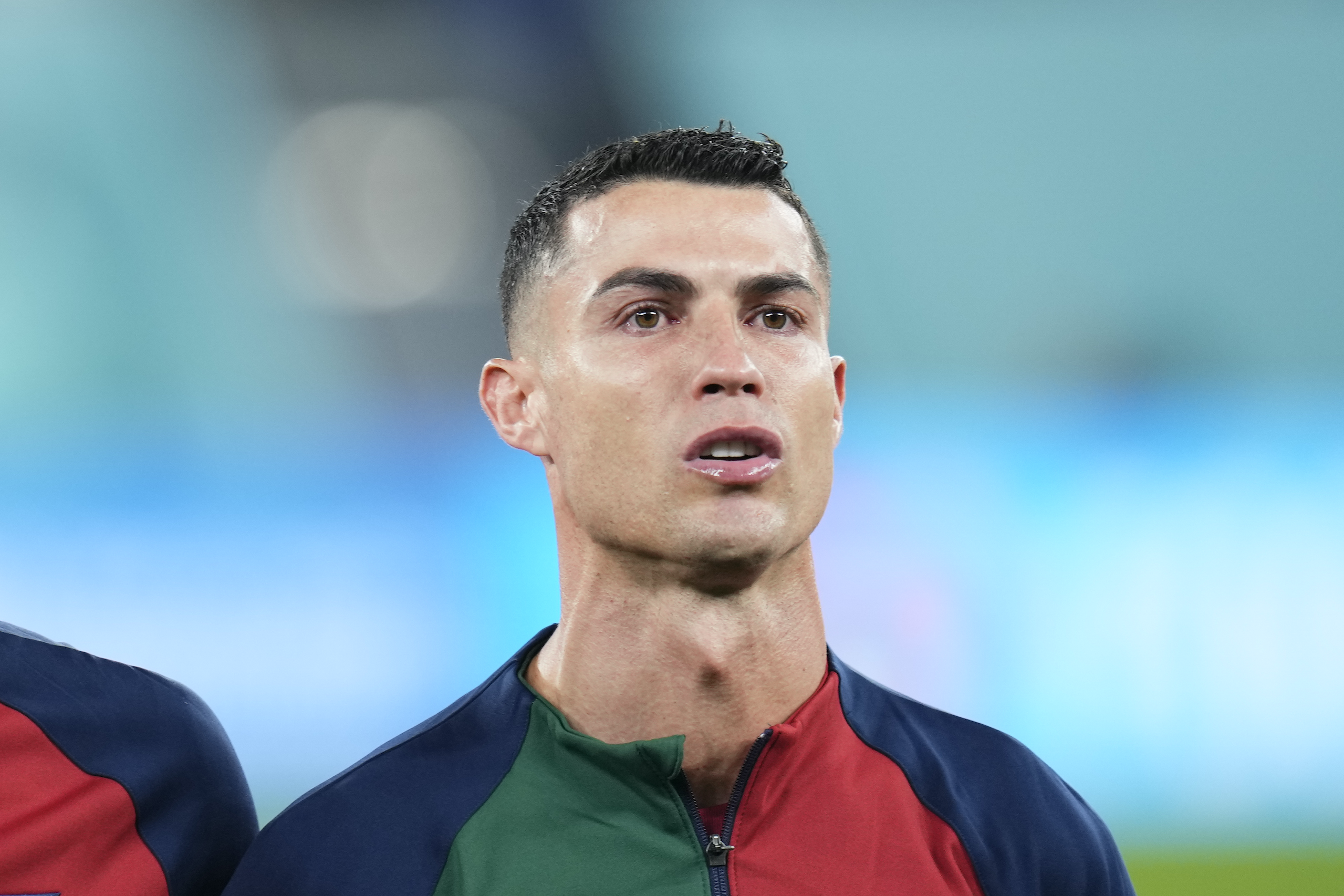 Cristiano Ronaldo akiwa tayari kuchukua hatua uwanjani Picha ya Ukuta