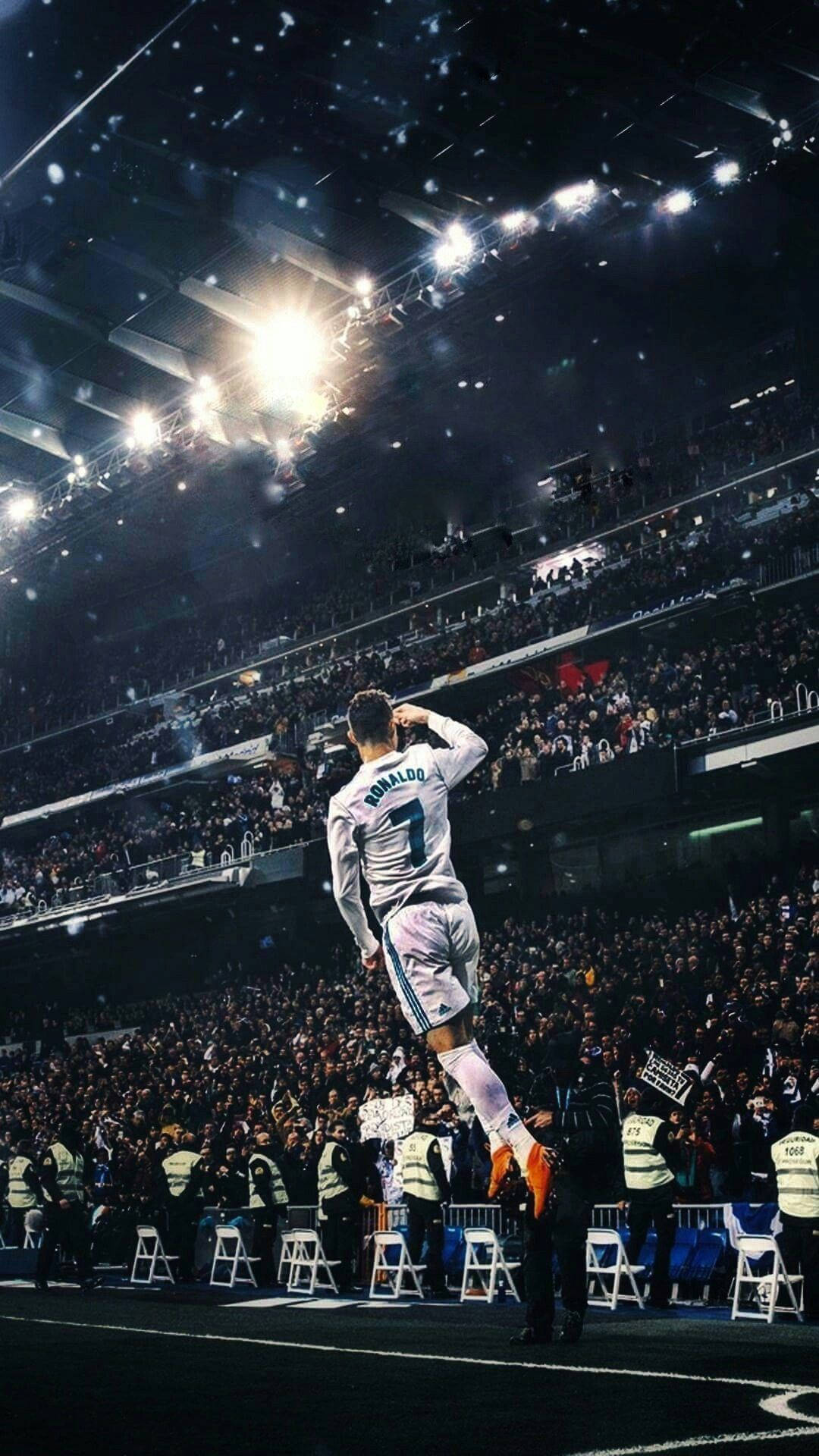 Cristiano Ronaldo wa iPhone Anayevutia Picha ya Ukuta