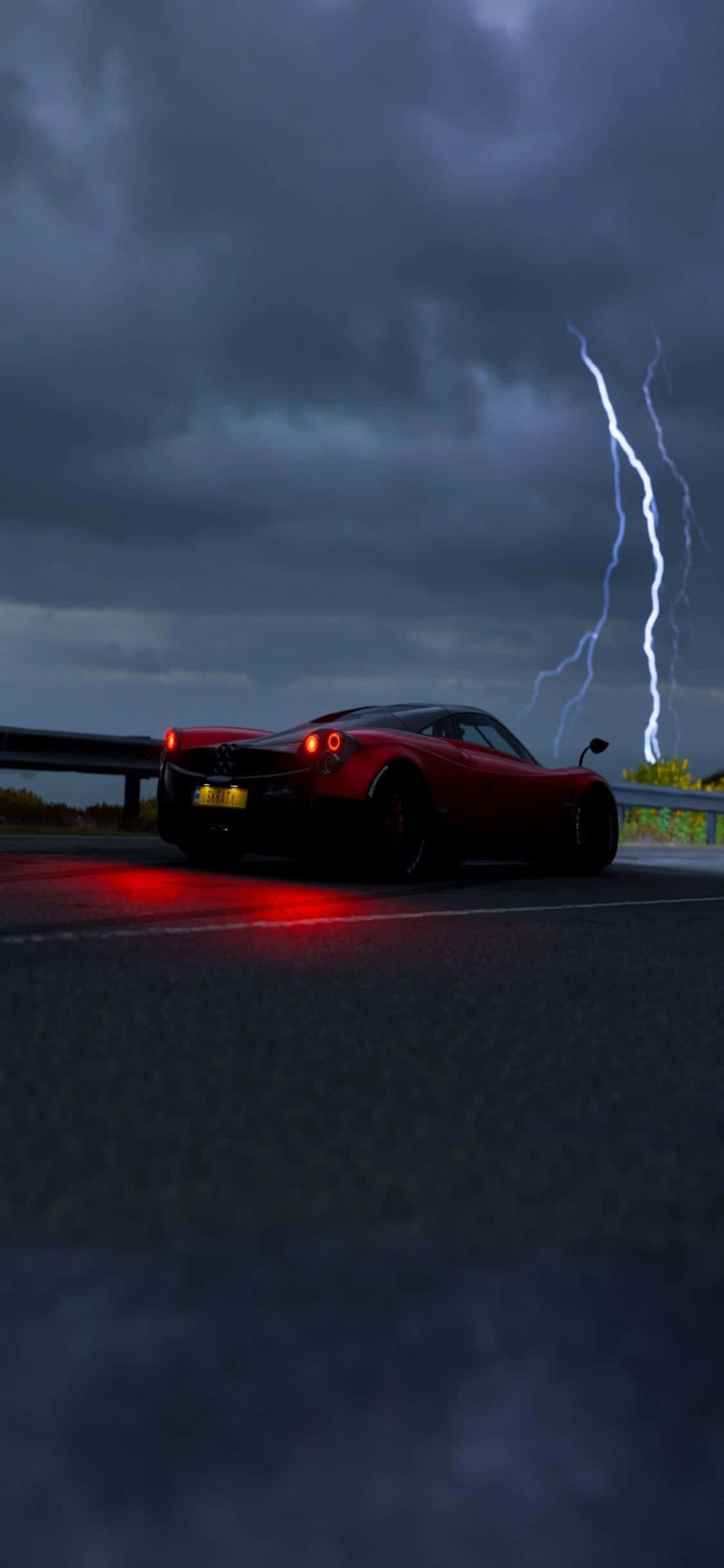 Cruise into the ultimate racing experience with Forza Horizon 4 on your iPhone Xs Picha ya Ukuta
