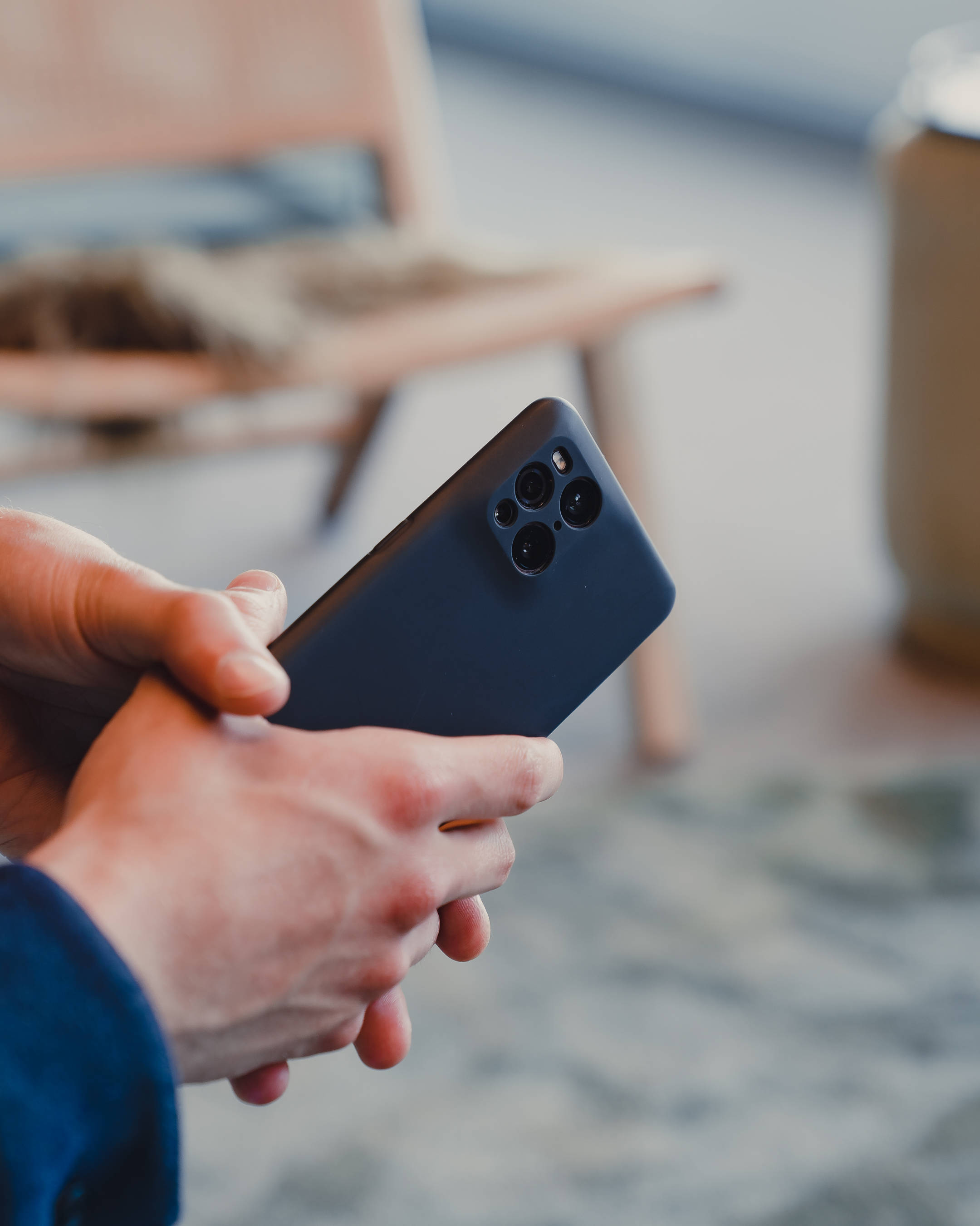 Dark Blue Oppo Smartphone Picha ya Ukuta