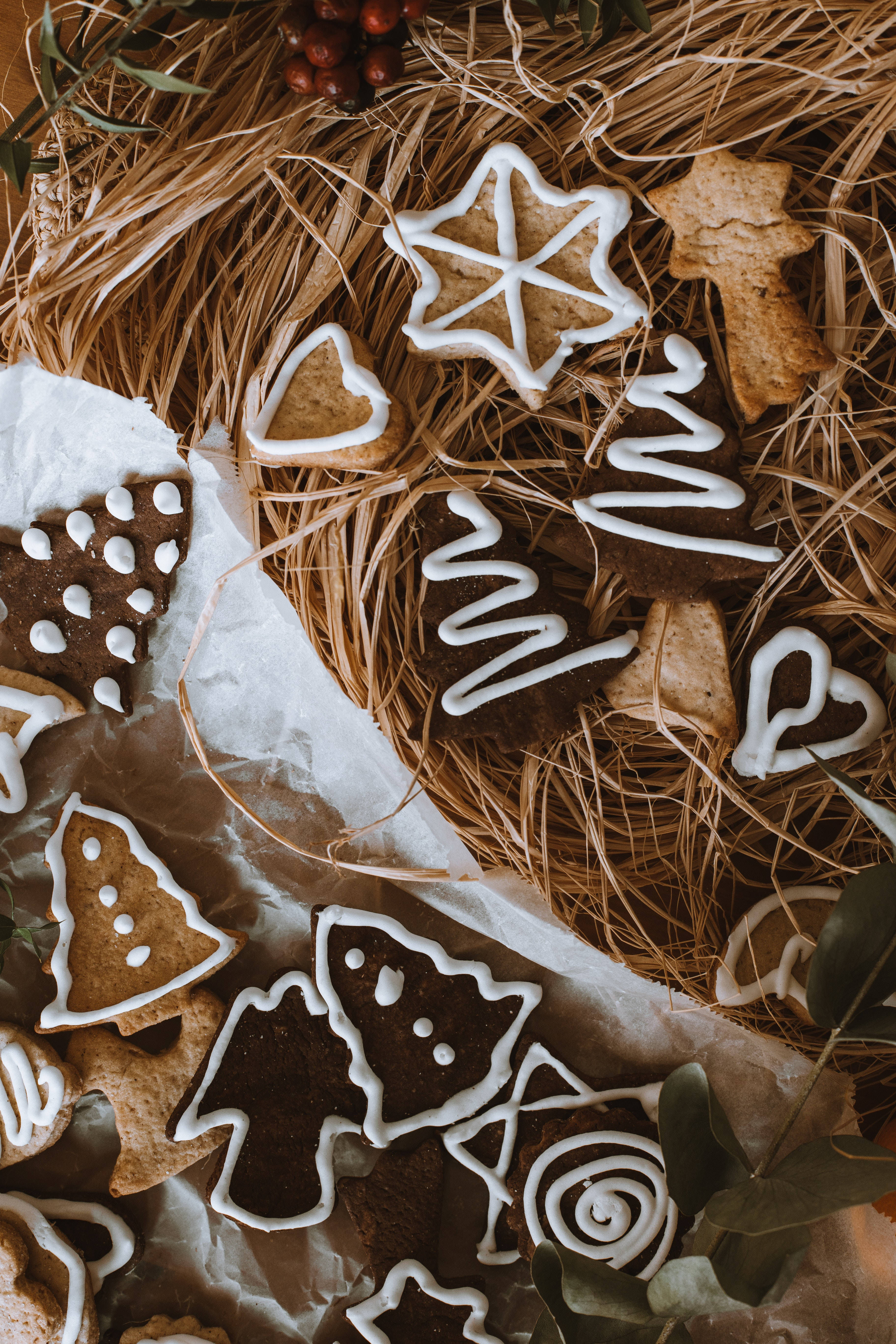 Delightful Christmas Cookies in Manger Picha ya Ukuta