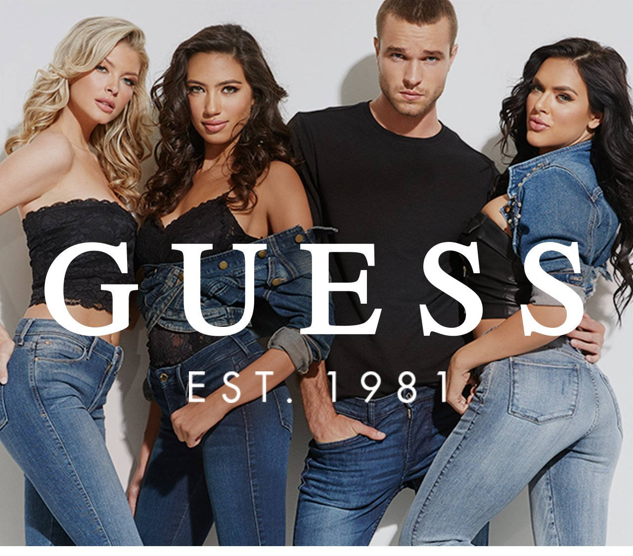 Denim Guess Overall Outfits Picha ya Ukuta