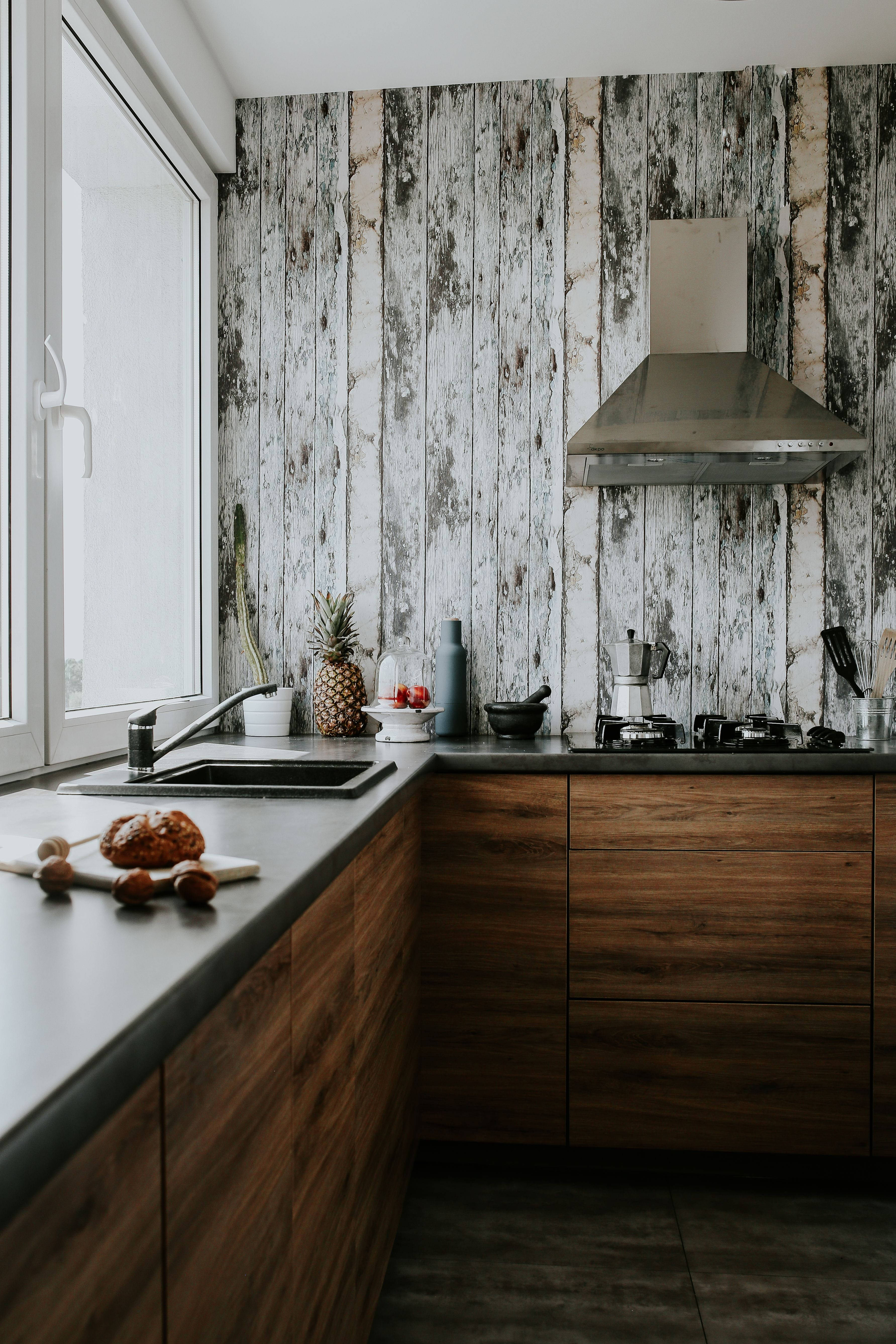 Design ya Kitchen na Mbao za Mbao Picha ya Ukuta