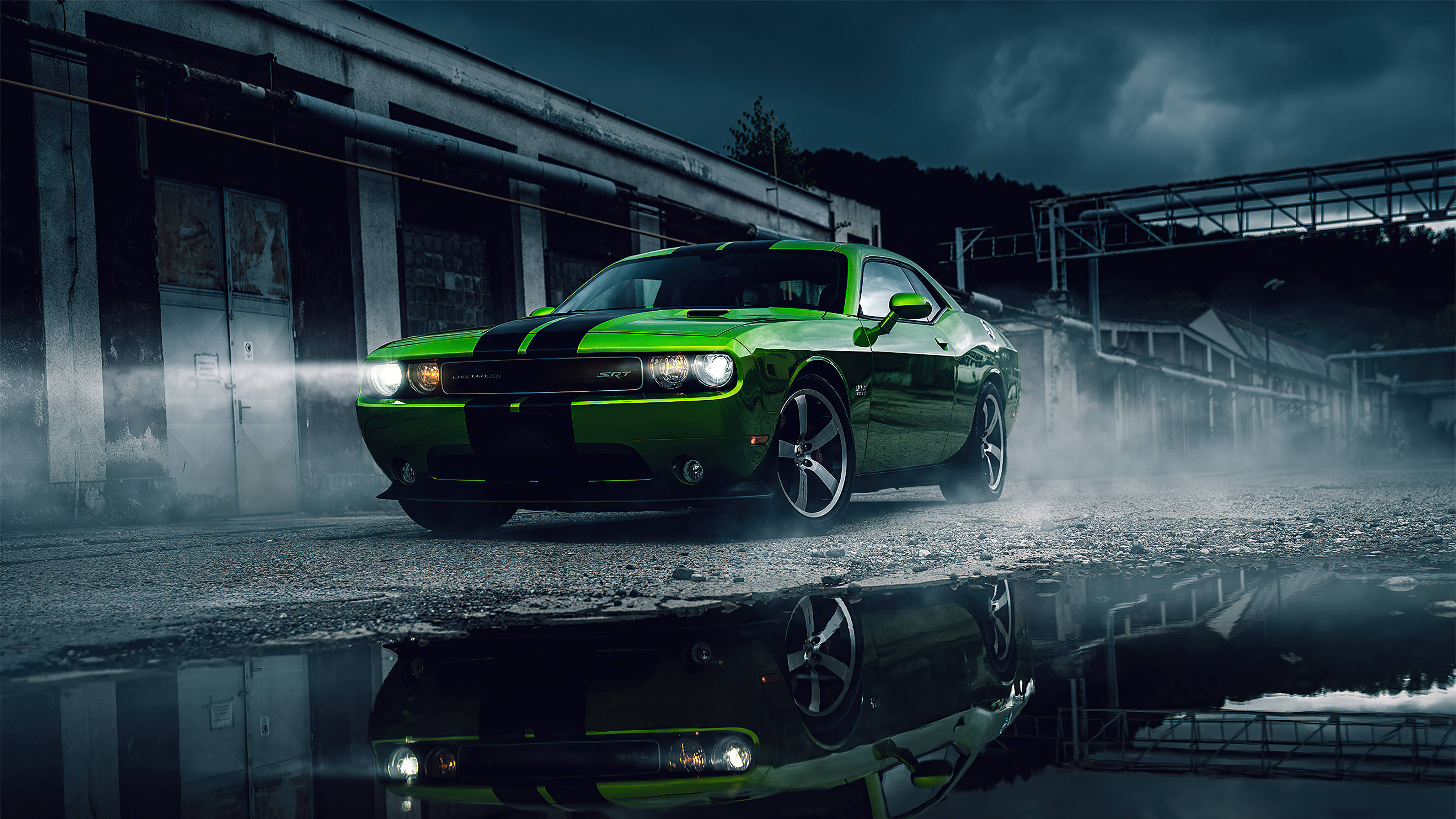 Dodge Challenger Demon Tukufu Katika Kijani Kibichi, Inang'aa kwa 4K Picha ya Ukuta