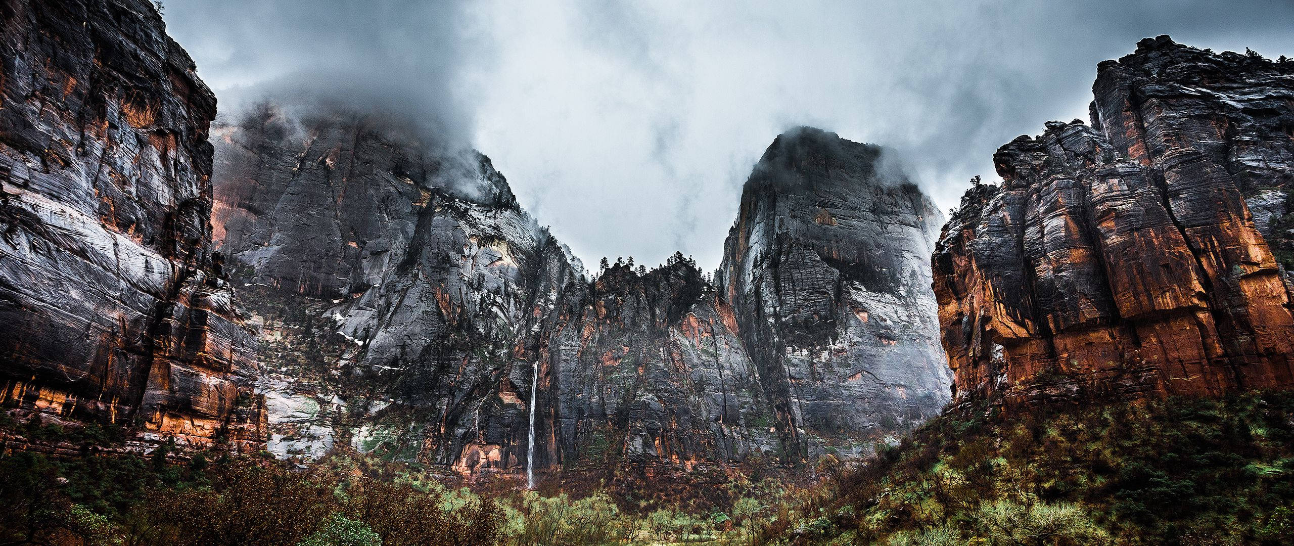 "Dramatic Dark Smoky Mountains View" Picha ya Ukuta