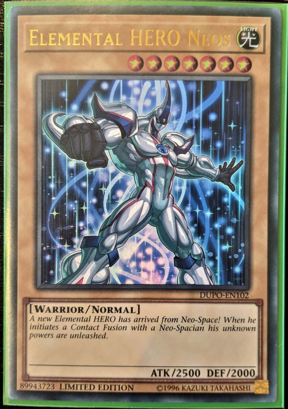 Elemental HERO Neos na fomu zake za fusion zenye uwezo katika hatua. Picha ya Ukuta