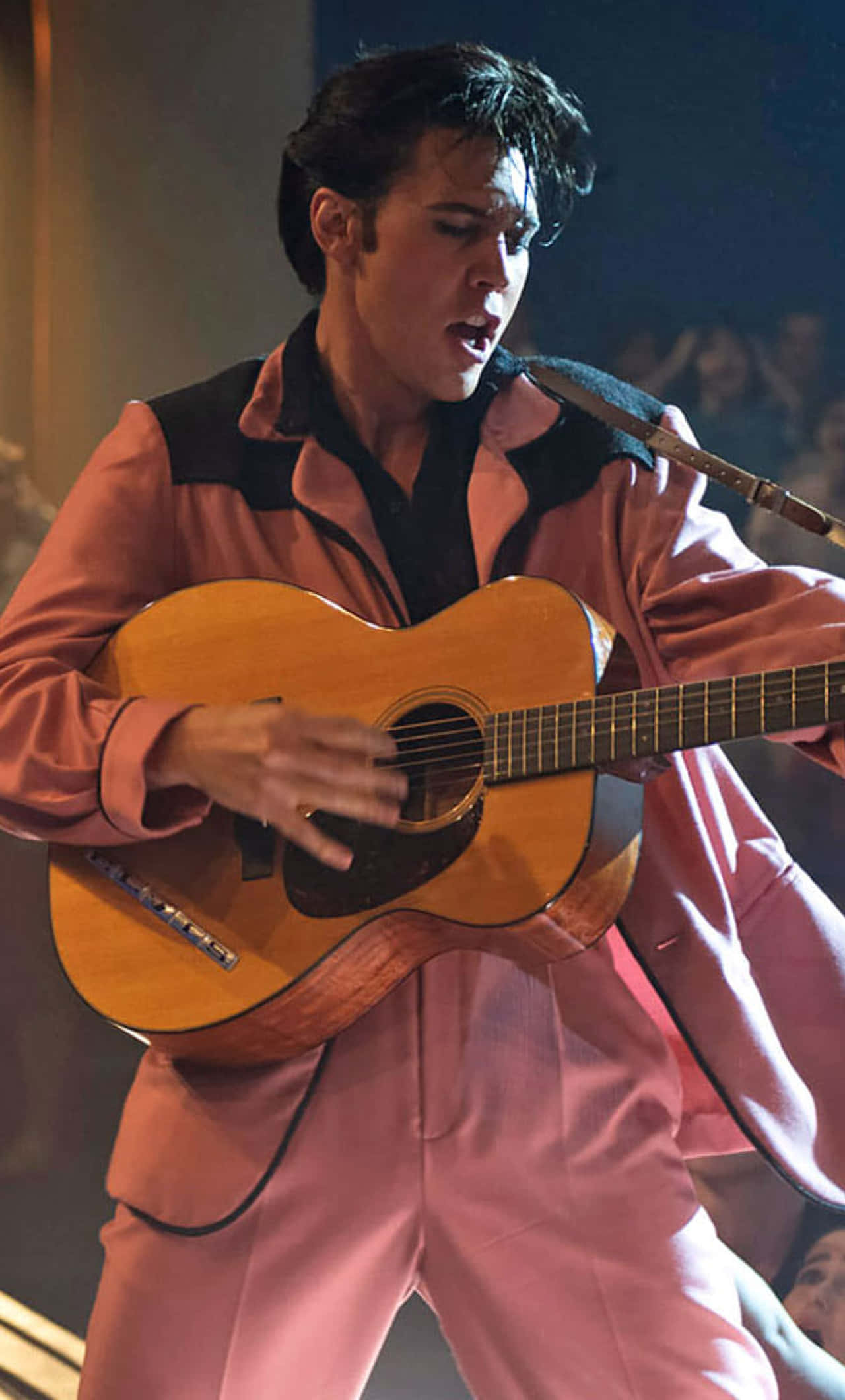 elvis presley akifahamu nyekundu akipiga kitara Picha ya Ukuta