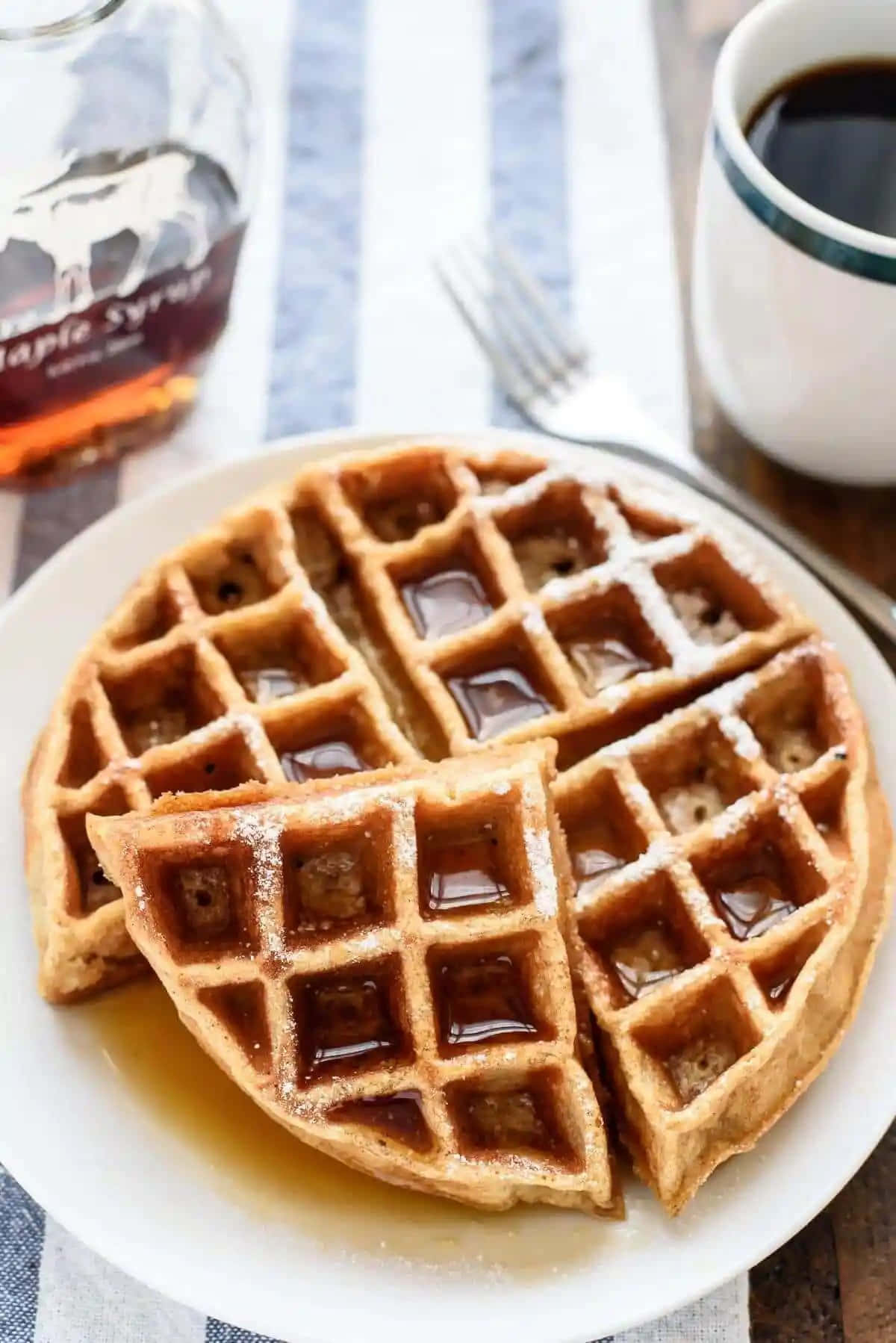 Enjoy a Delicious Waffle Treat! Picha ya Ukuta