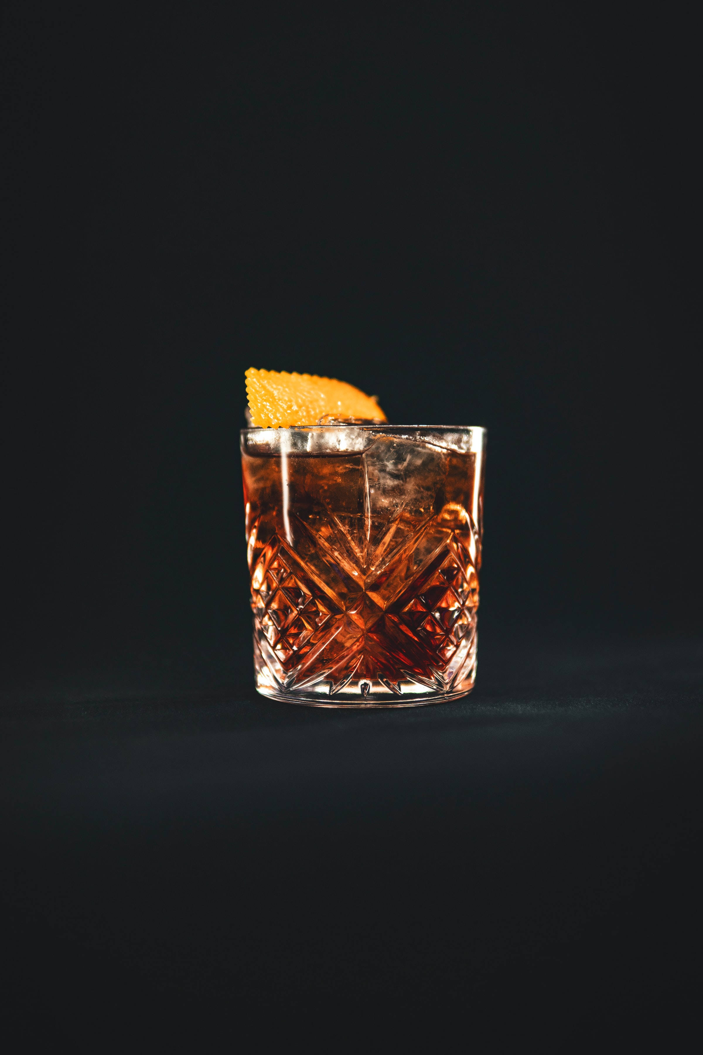 Enjoying the Subtle Notes of Bourbon Whiskey Picha ya Ukuta