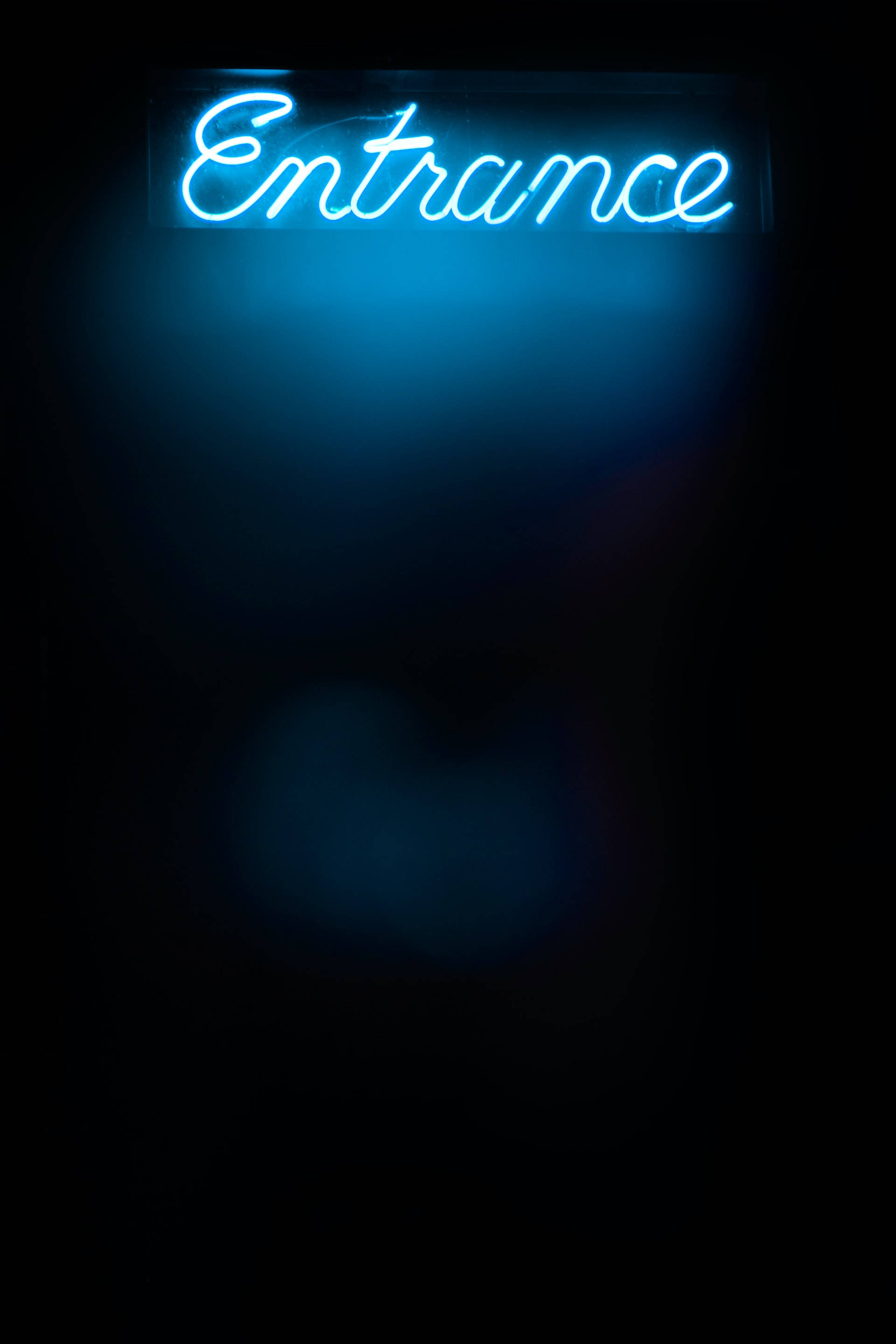 Entrance Sign In Neon Blue iPhone Picha ya Ukuta