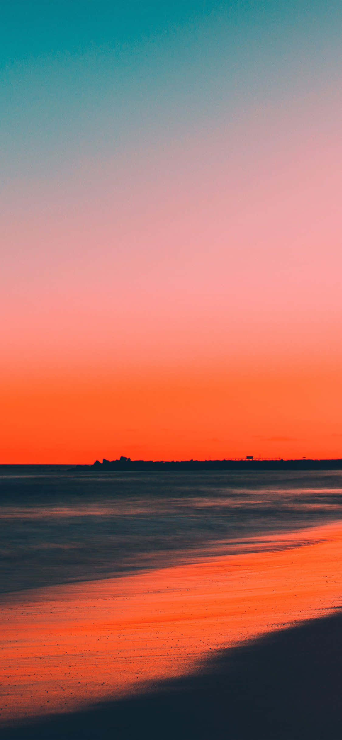 "Experience the serenity of a sunset beach view with your iPhone" Picha ya Ukuta