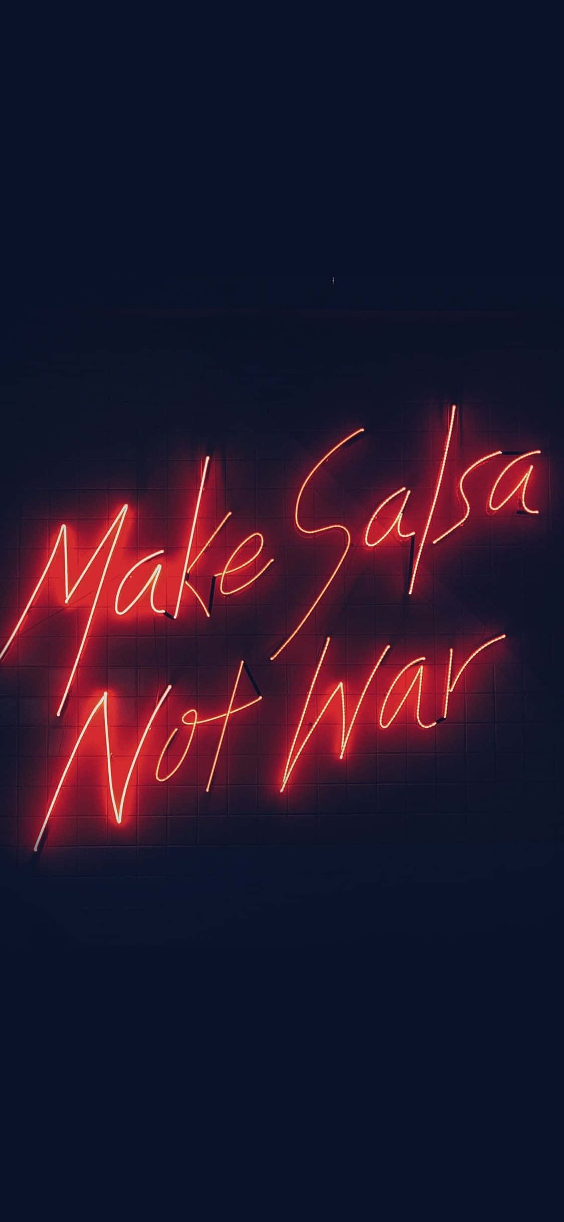 Fanya Salsa Si Kutokomeza Kwa Aesthetic Nyekundu ya Neon Picha ya Ukuta