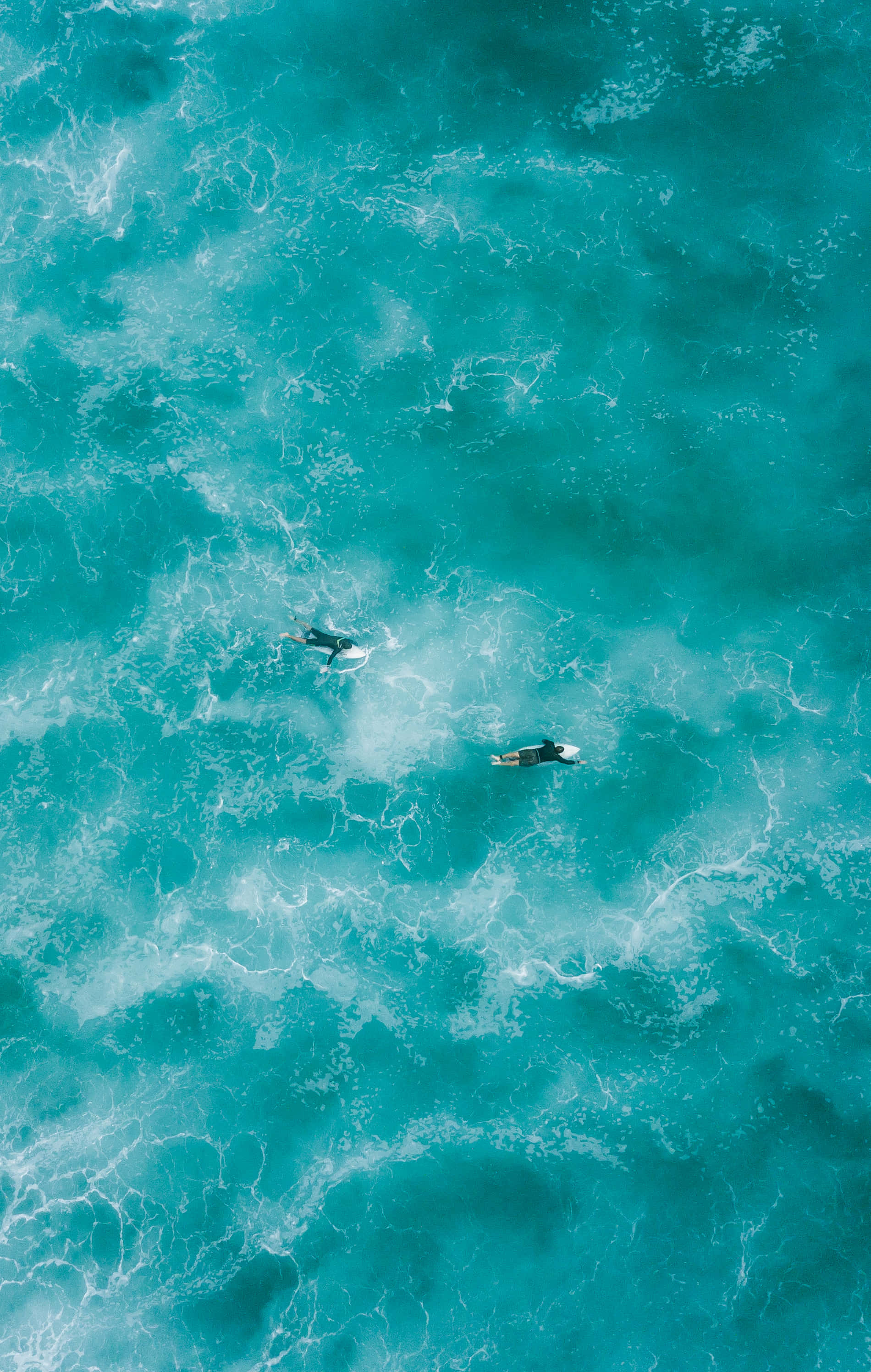 "Feel the serenity of the ocean with an aesthetically pleasing phone" Picha ya Ukuta