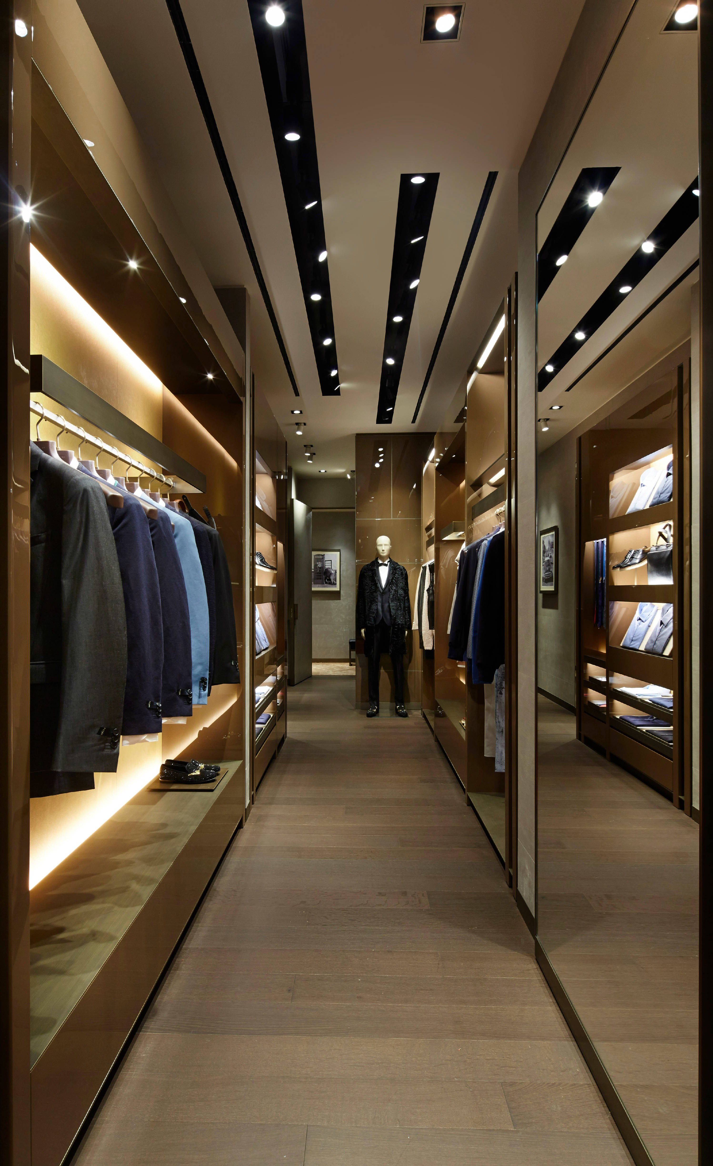 Fendi Tuxedos In Room Picha ya Ukuta