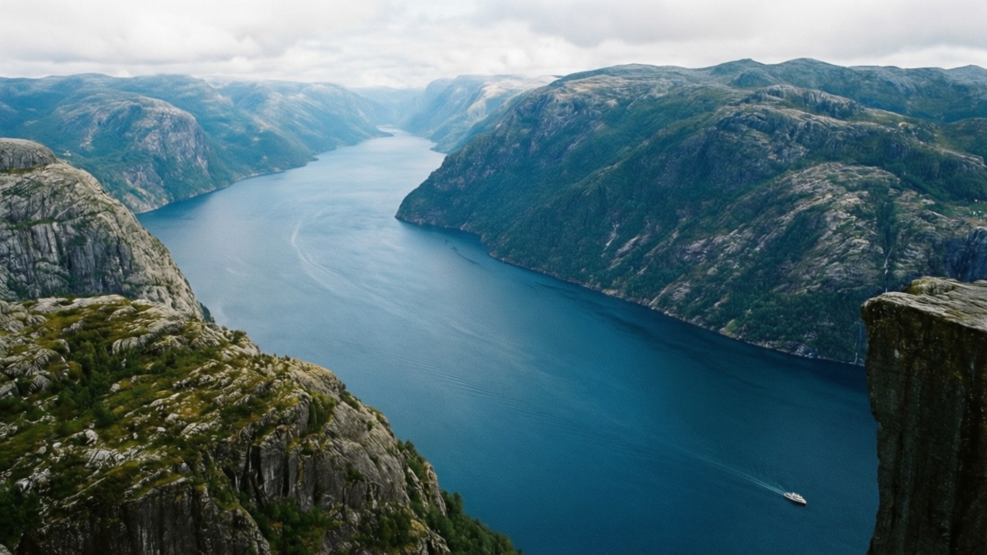 Fjord Cliffs Mist Picha ya Ukuta