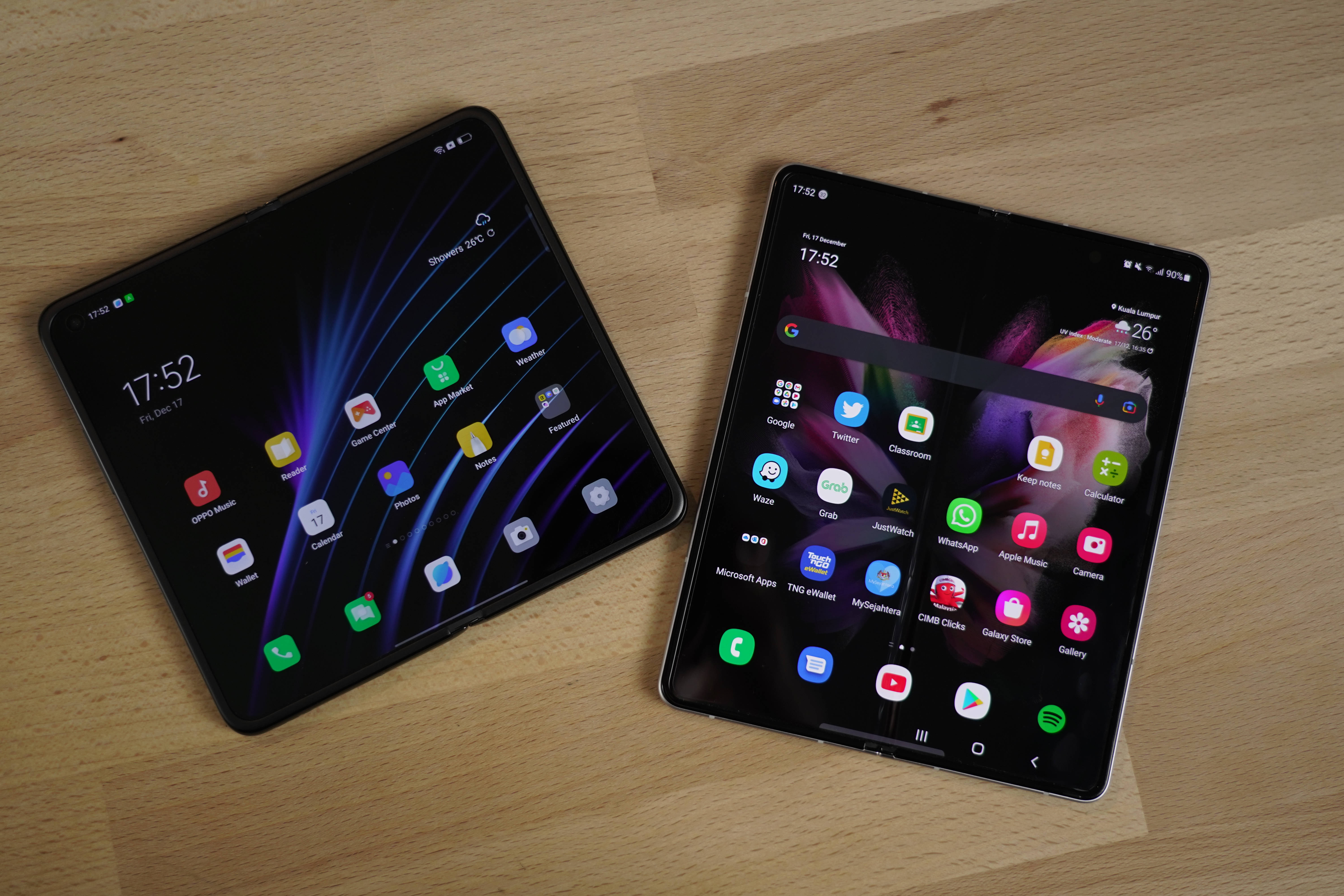 Foldable Oppo And Samsung Phones Picha ya Ukuta