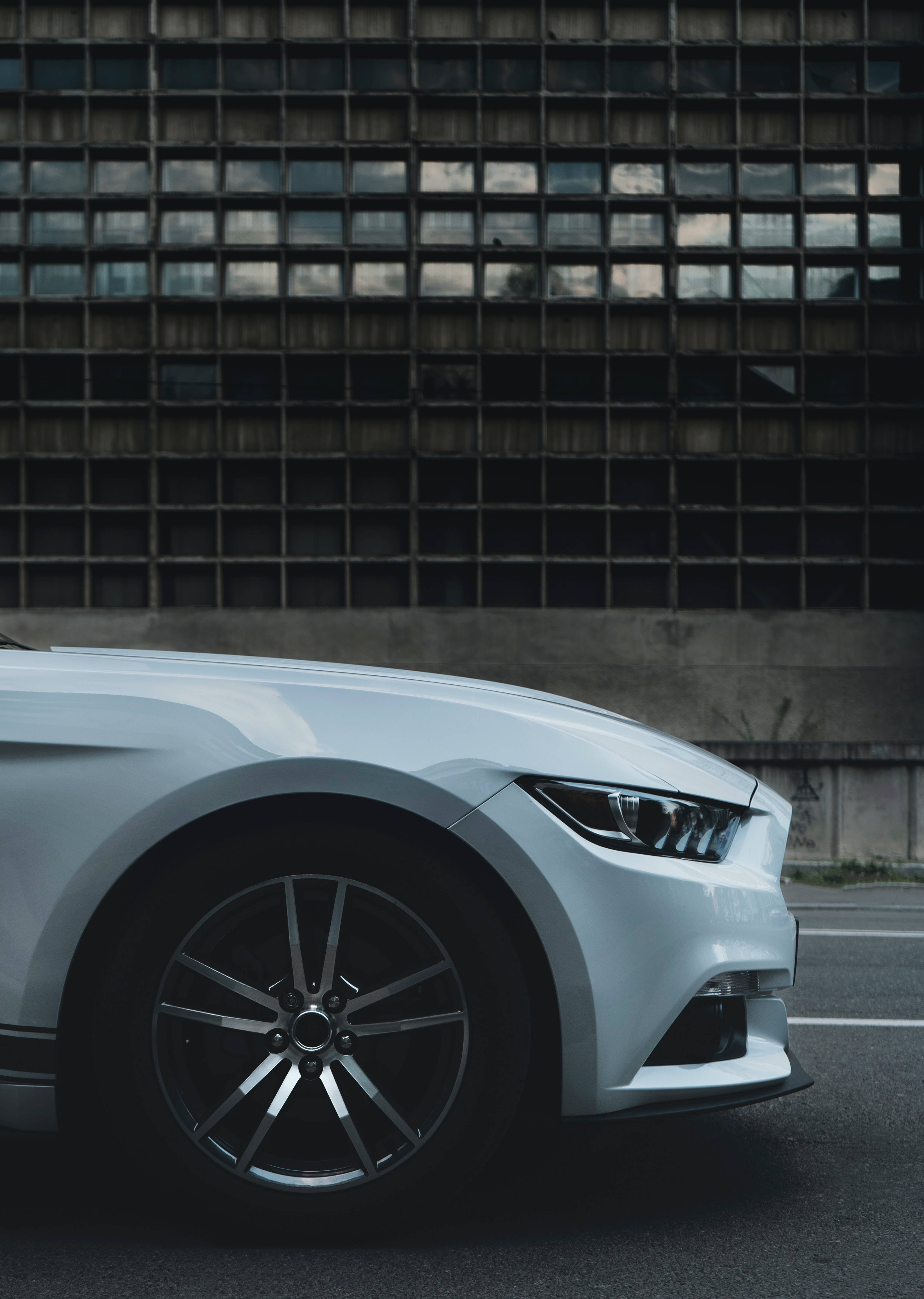 Ford Mustang Mweupe Kama Lu'lu' Picha ya Ukuta