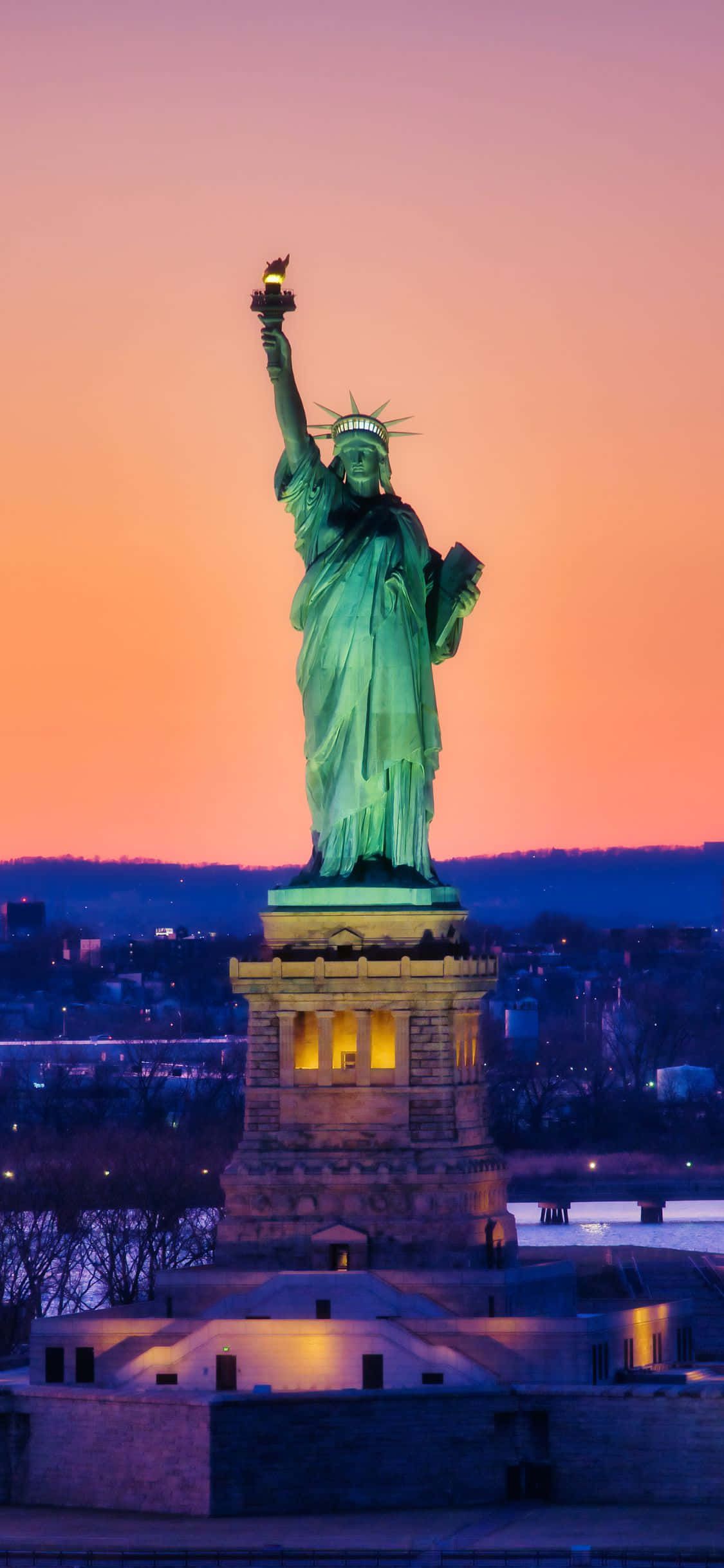 Kivinjari mandhari ya New York City kwenye iPhone Xs Picha ya Ukuta