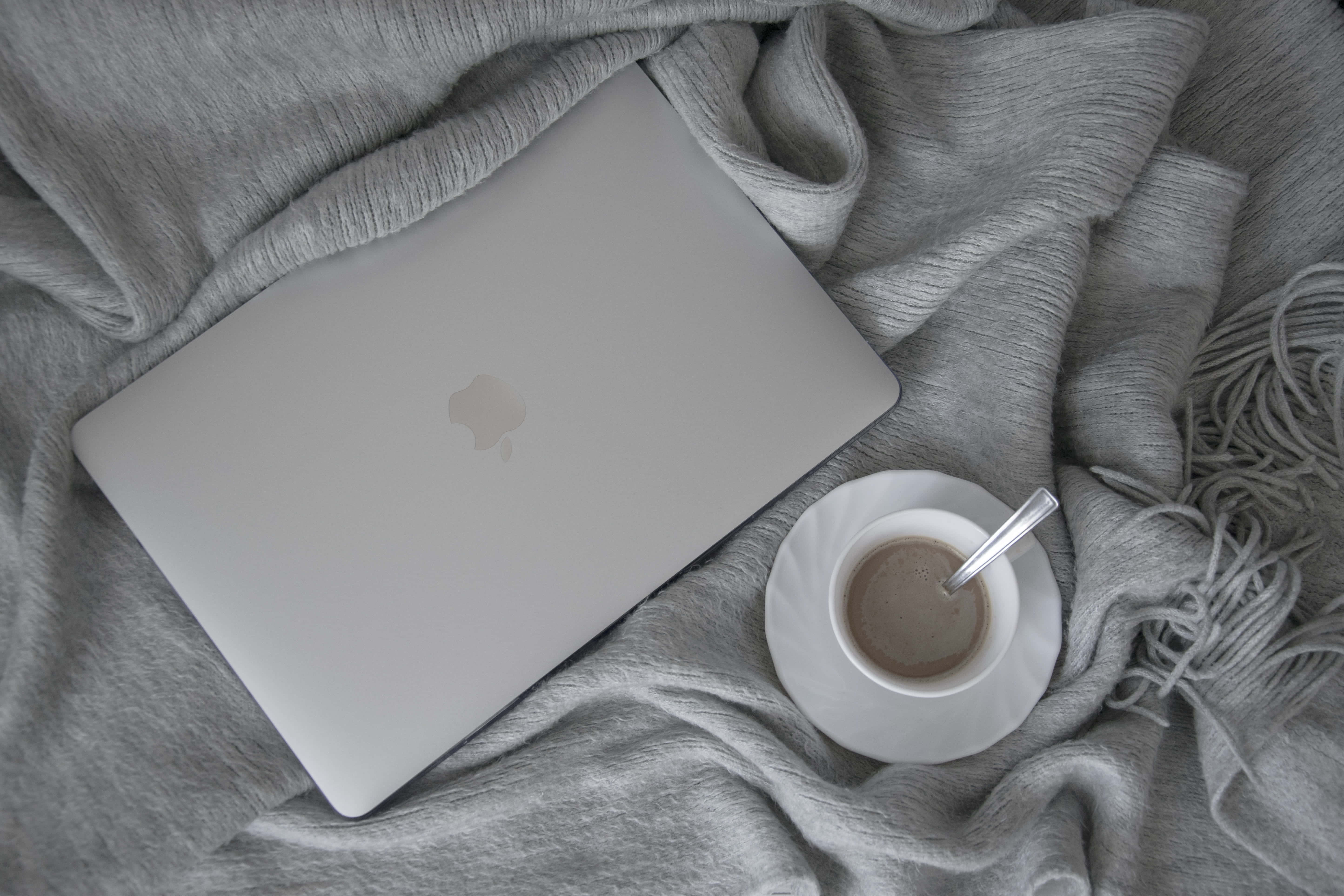 Furahia mandhari nzuri ya Macbook ya Kipaji Picha ya Ukuta