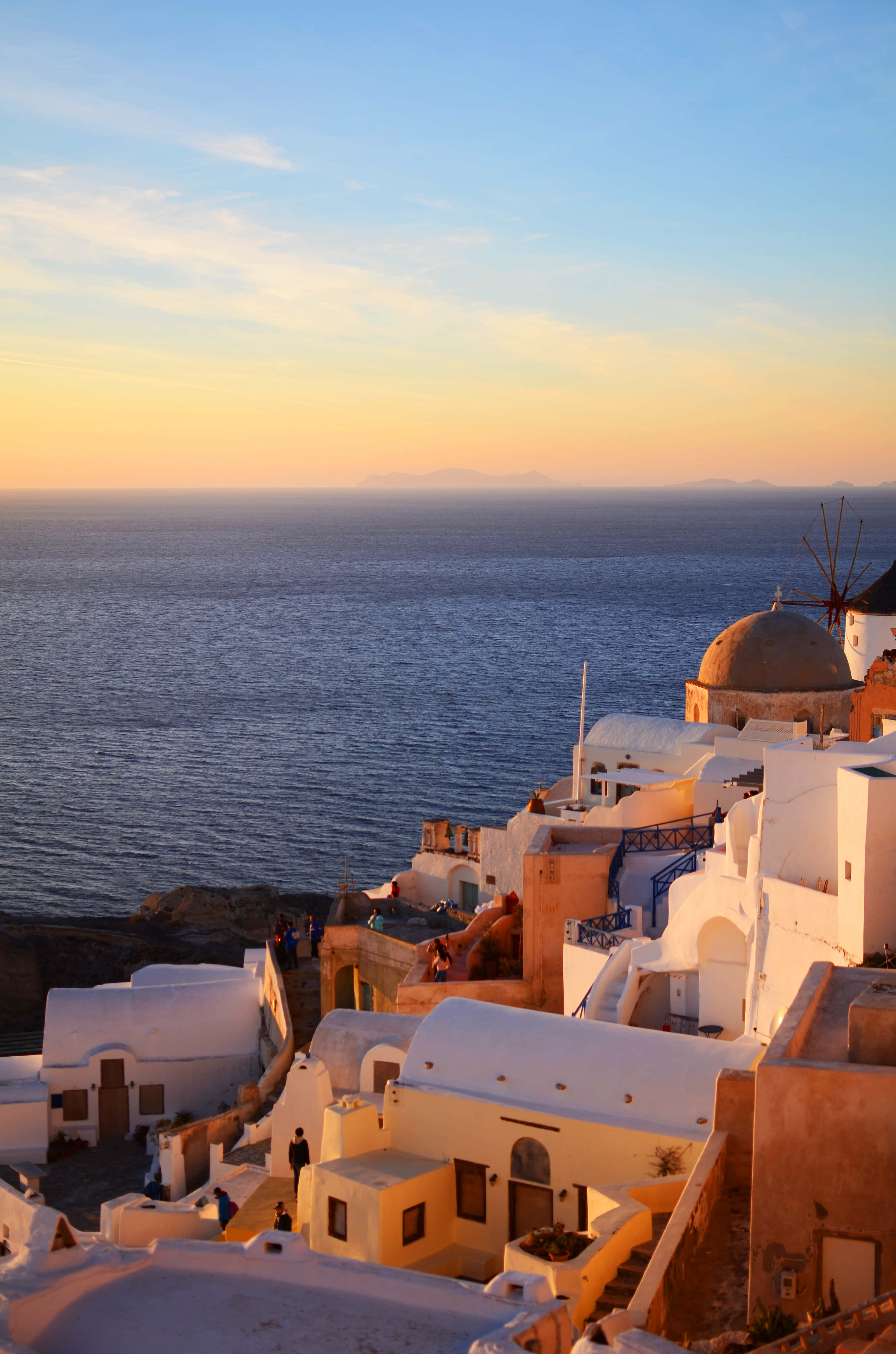 Furahia mandhari ya kusisimua ya Kisiwa cha Santorini, Ugiriki Picha ya Ukuta