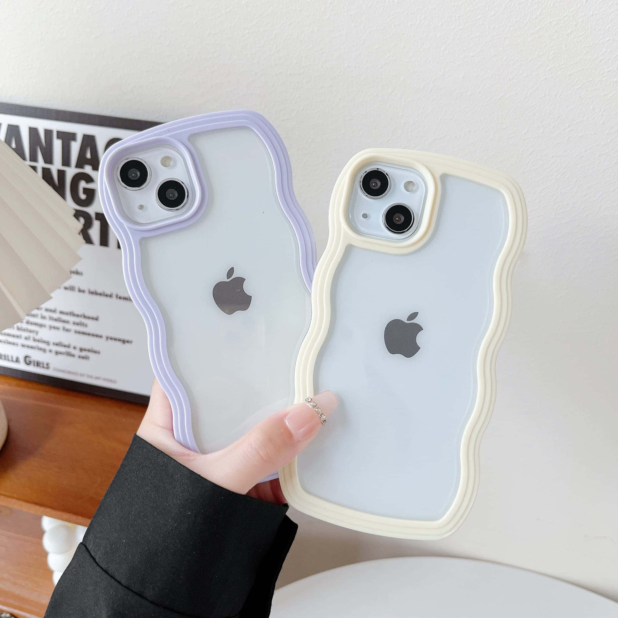 Furahia uzuri wa mwanga wa jua wa asili na mtindo huu wa iPhone. Picha ya Ukuta