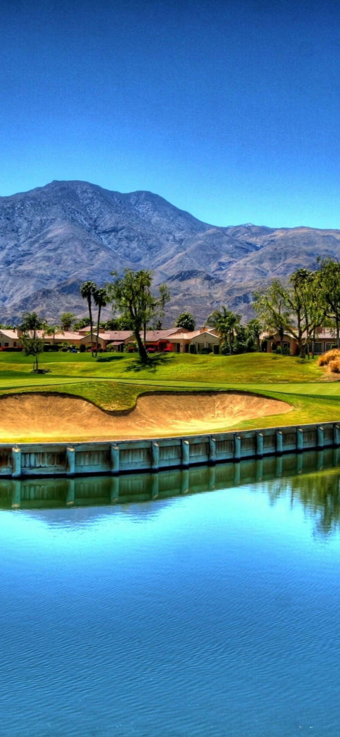 Furahia uzuri wa uwanja wa golf na iPhone X. Picha ya Ukuta