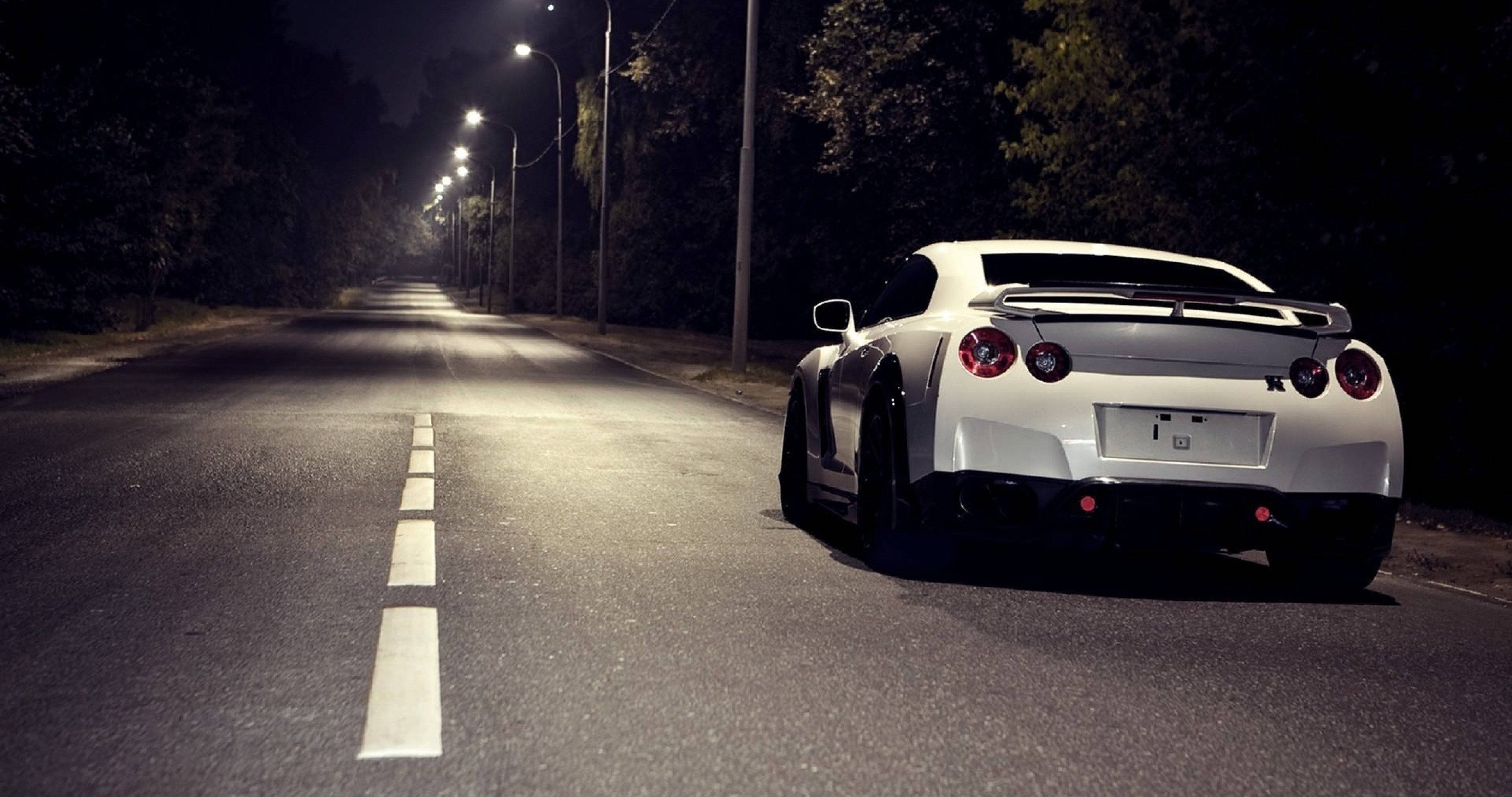 Gari 4K White Nissan GTR Picha ya Ukuta