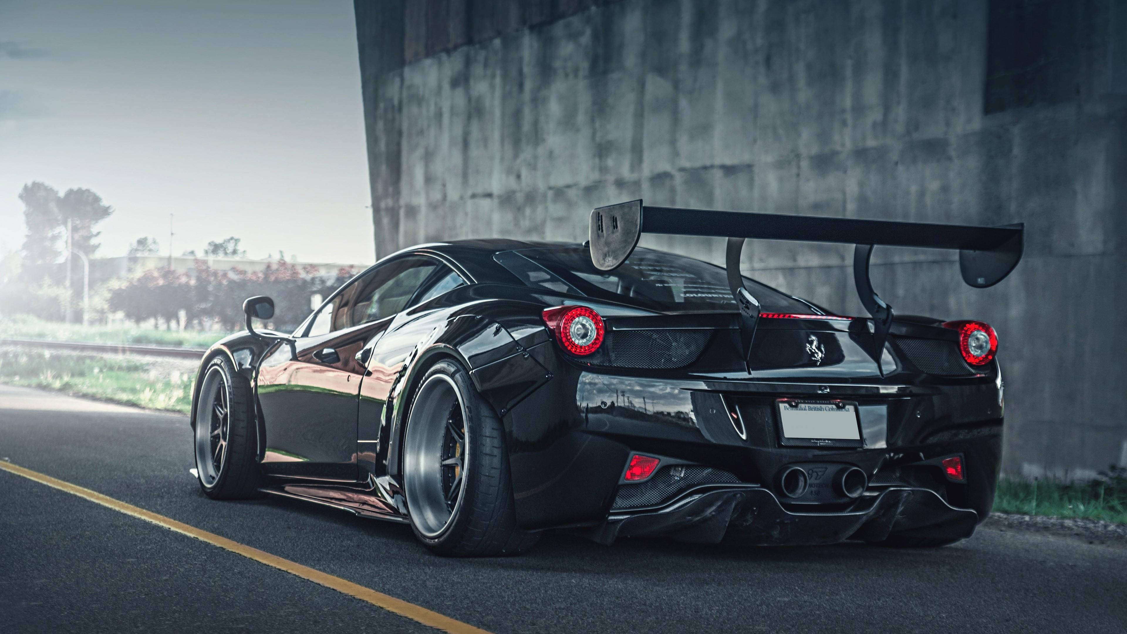 Gari Jeusi la Ferrari HD Picha ya Ukuta
