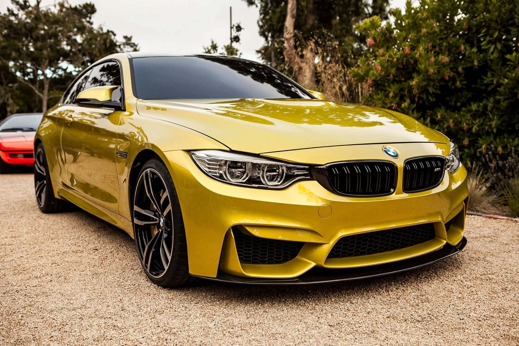 Gari la Kifahari la BMW la Dhahabu Picha ya Ukuta