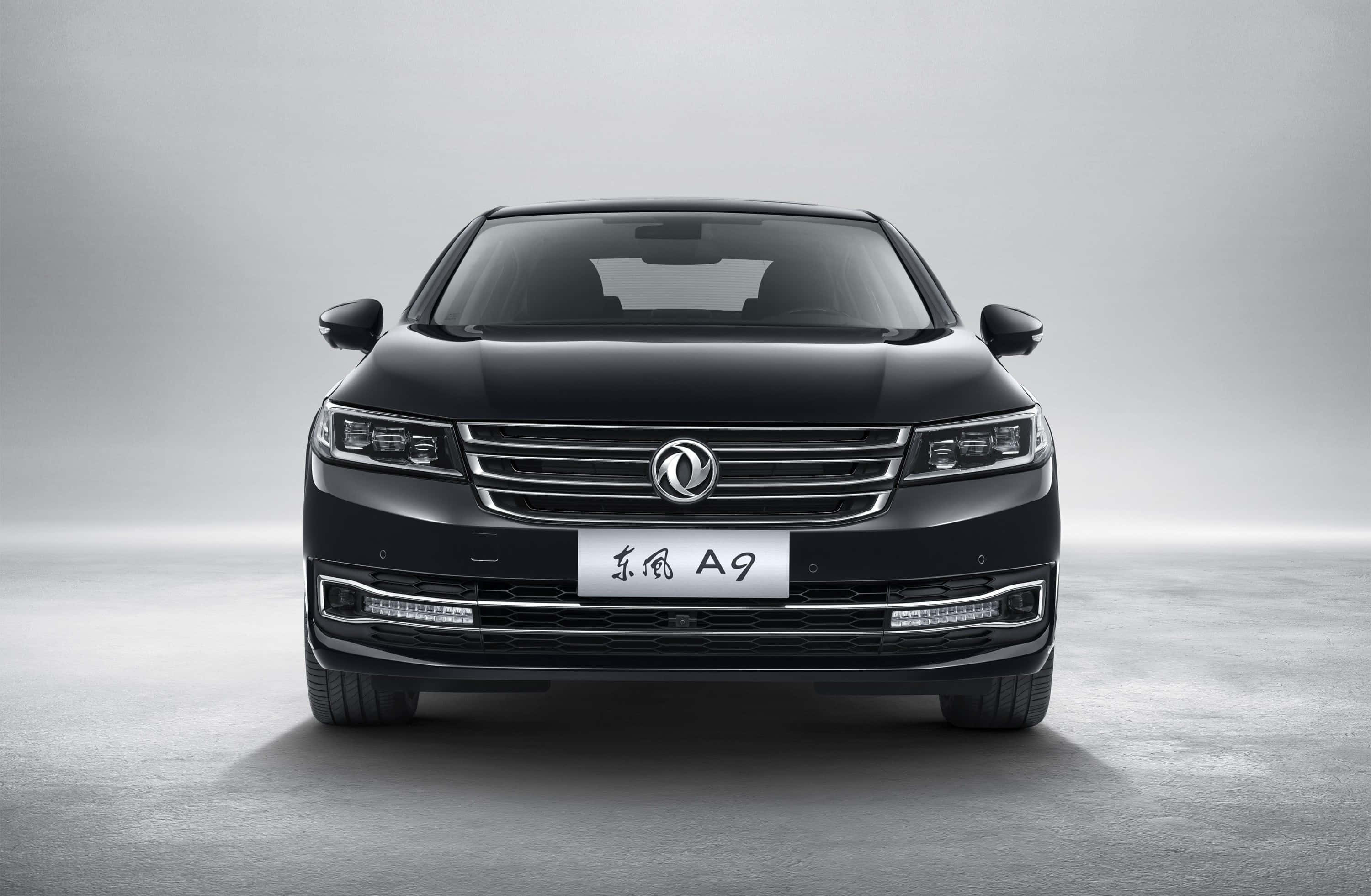 Gari la Kipekee la Dongfeng la Kipekee kwenye Barabara ya Mwendo Picha ya Ukuta