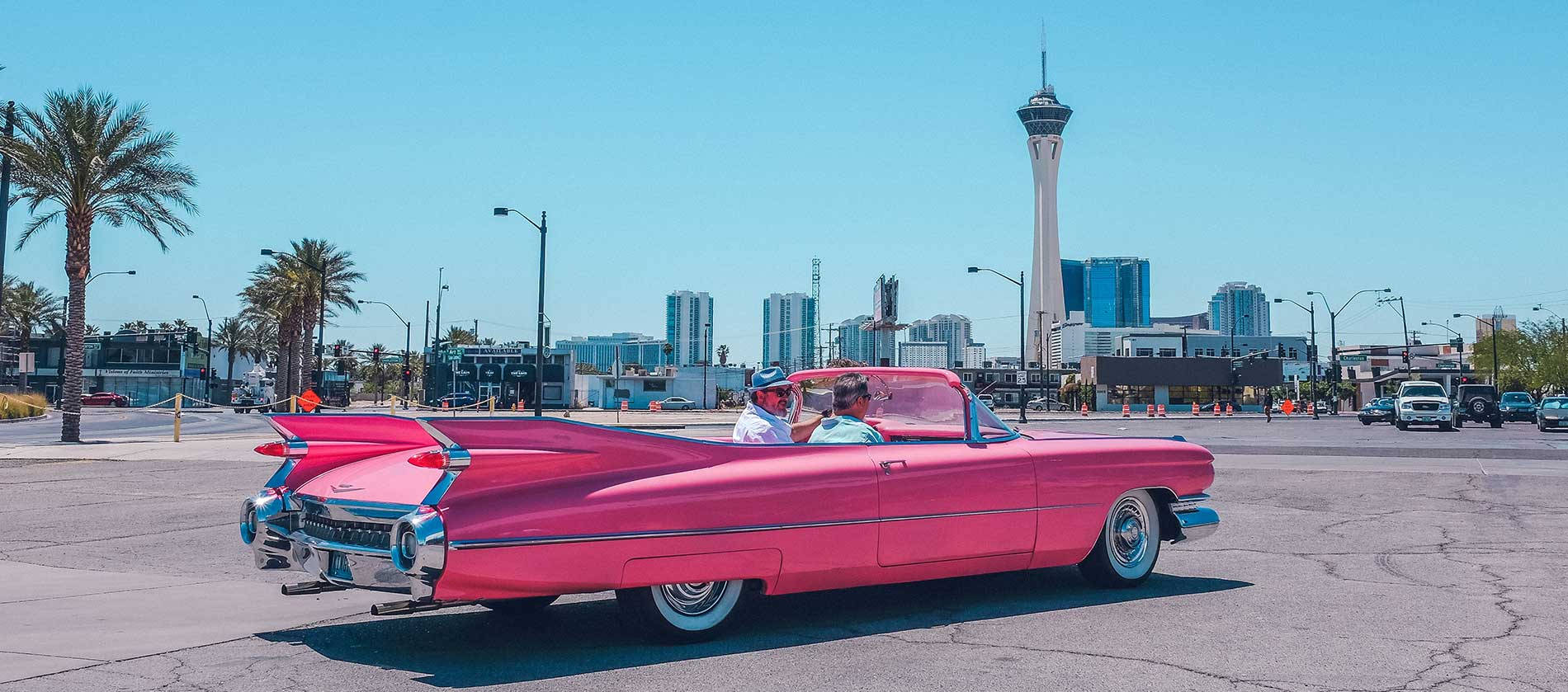 Gari la Pink la Retro kwa Kompyuta Picha ya Ukuta