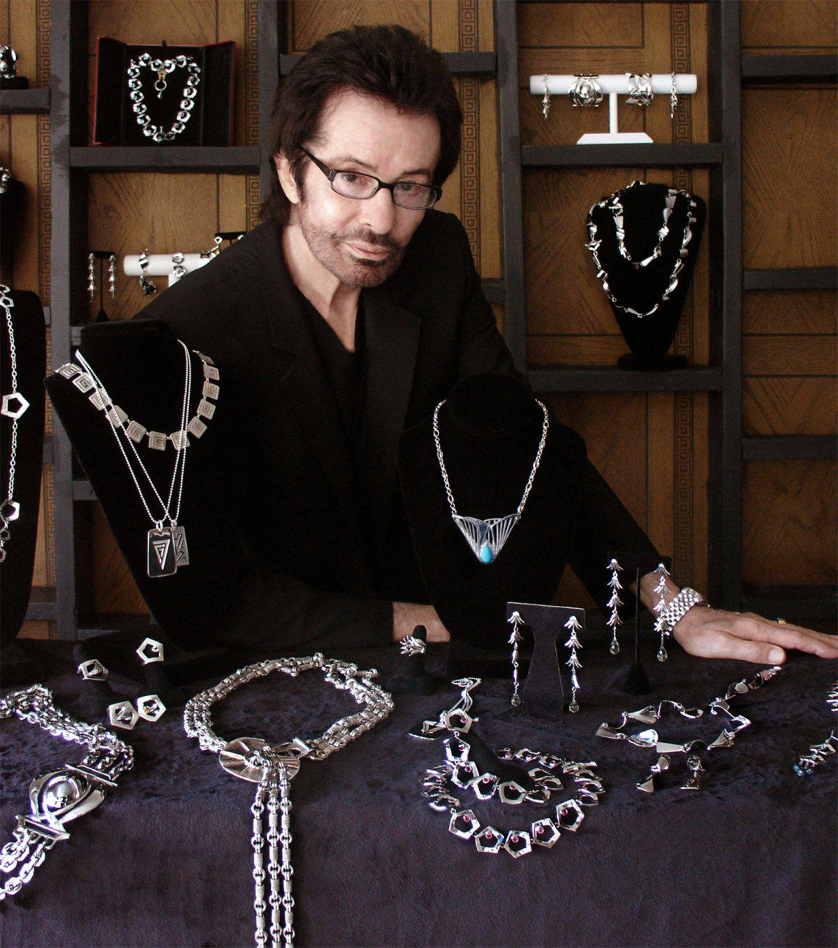 George Chakiris Collections Silver Jewelry Picha ya Ukuta