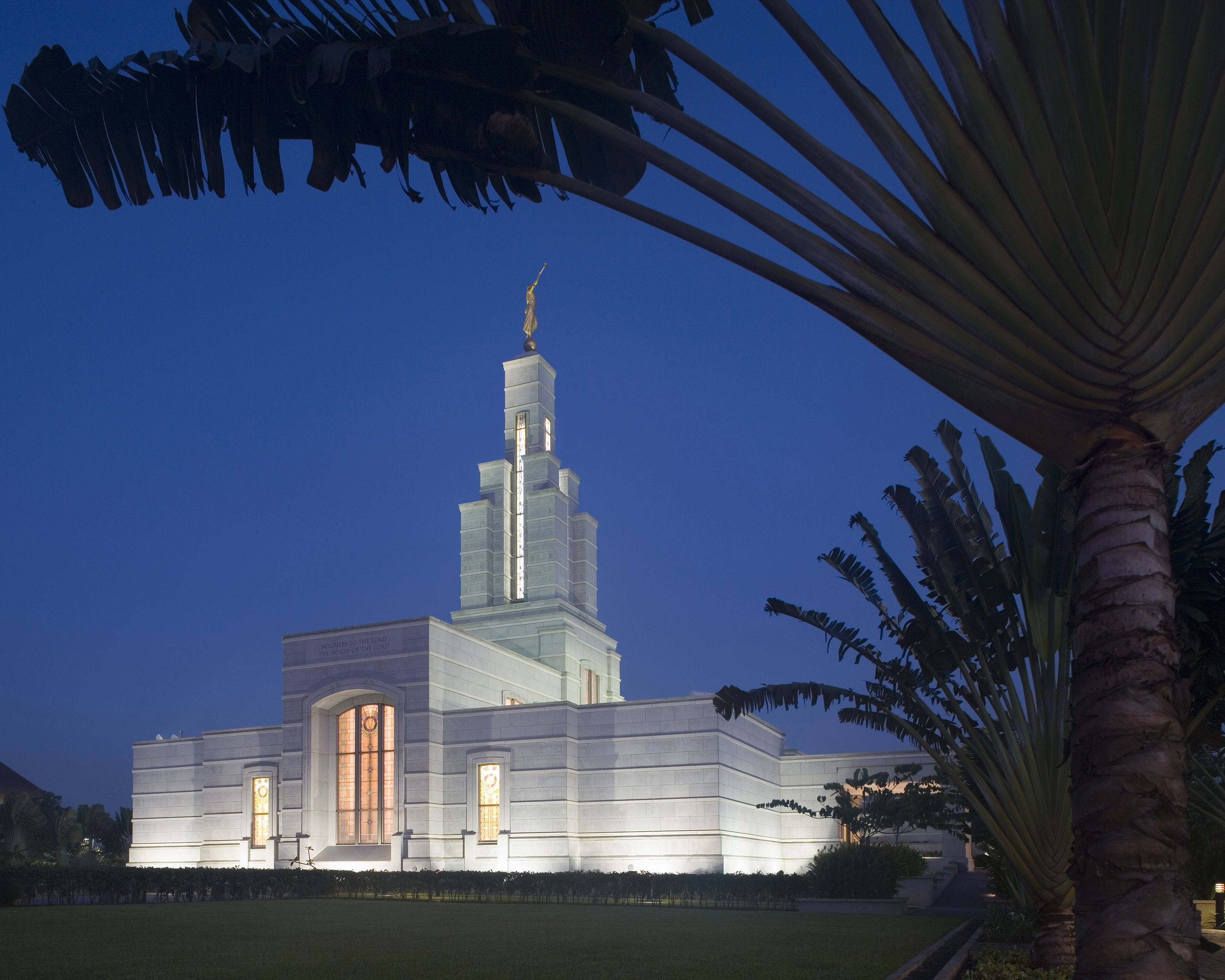 Ghana Temple At Night Picha ya Ukuta