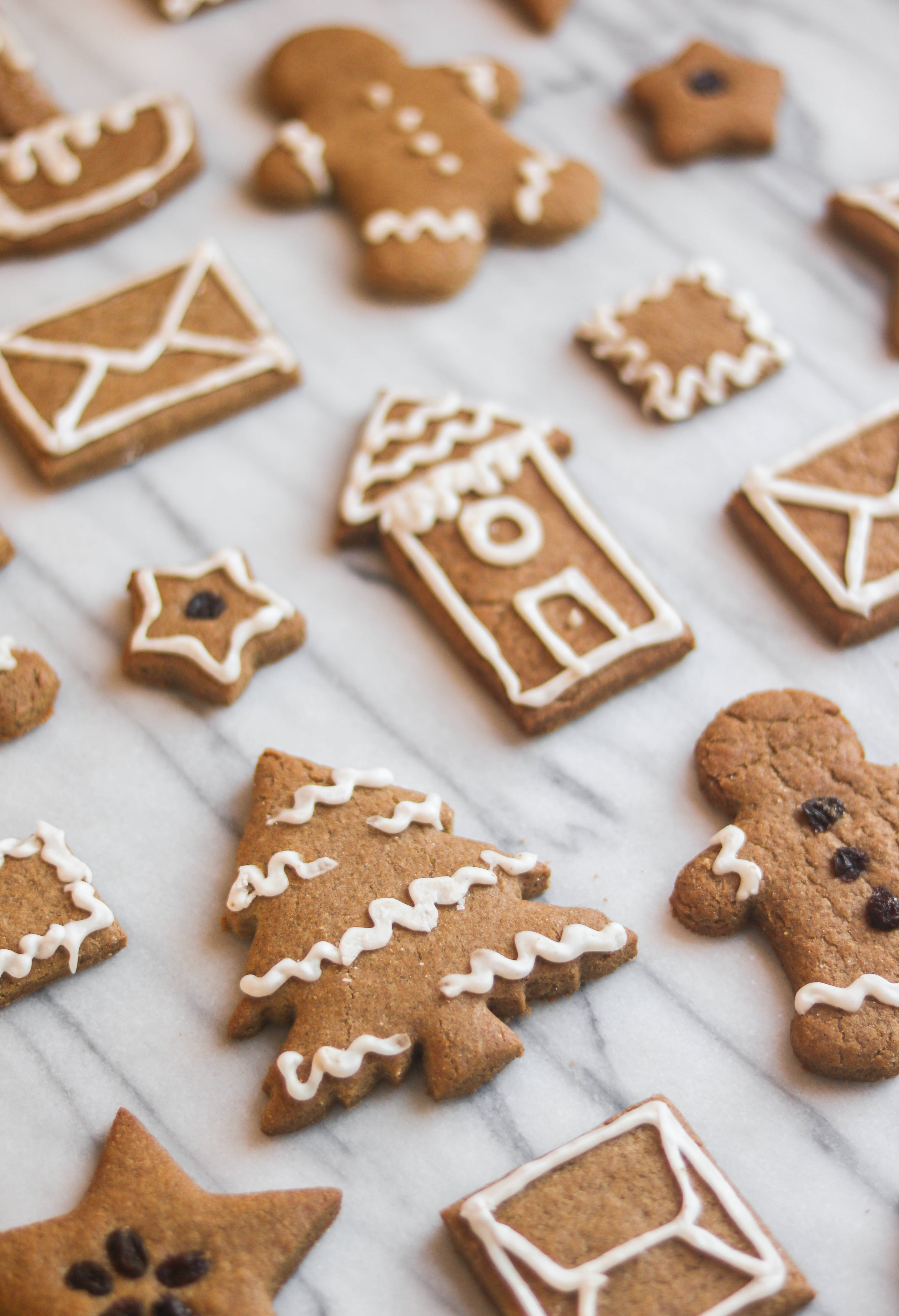 Gingerbreads za Rangi ya Dhahabu Picha ya Ukuta
