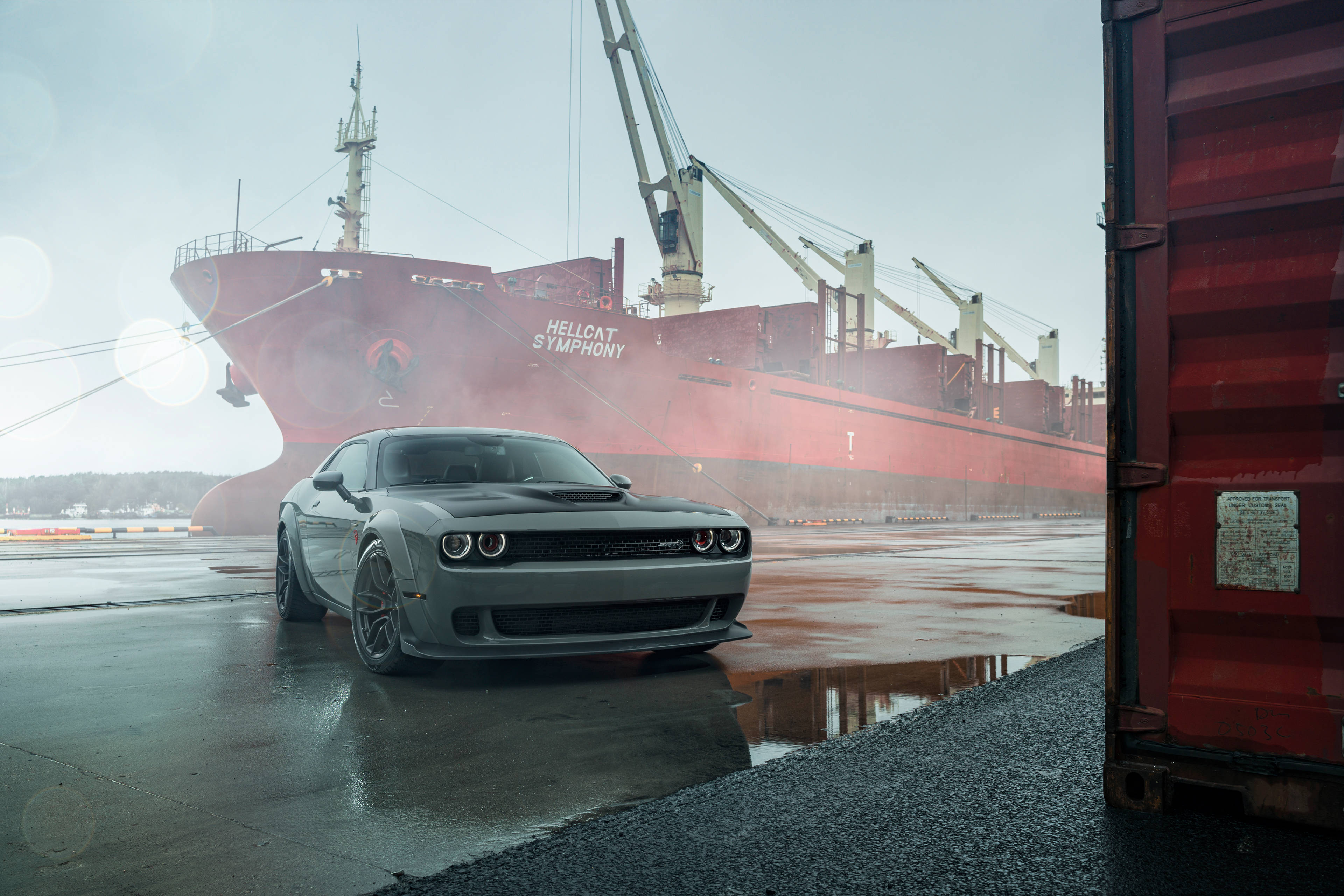 Gray Dodge Challenger Demon 4K Imewekwa Kwenye Mazingira ya Mjini Picha ya Ukuta