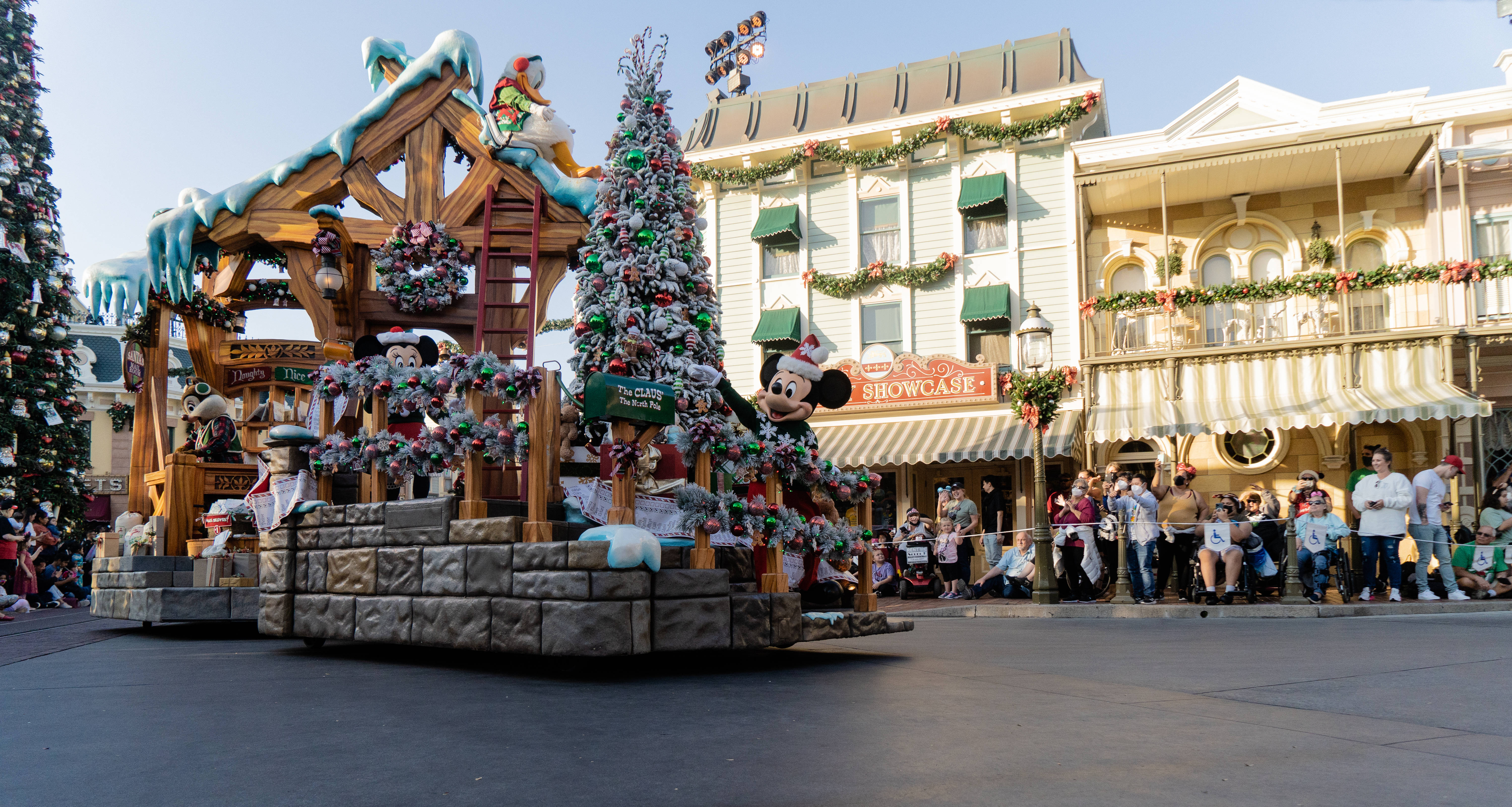 Gwaride la Kijiji cha Krismasi cha Disney Picha ya Ukuta