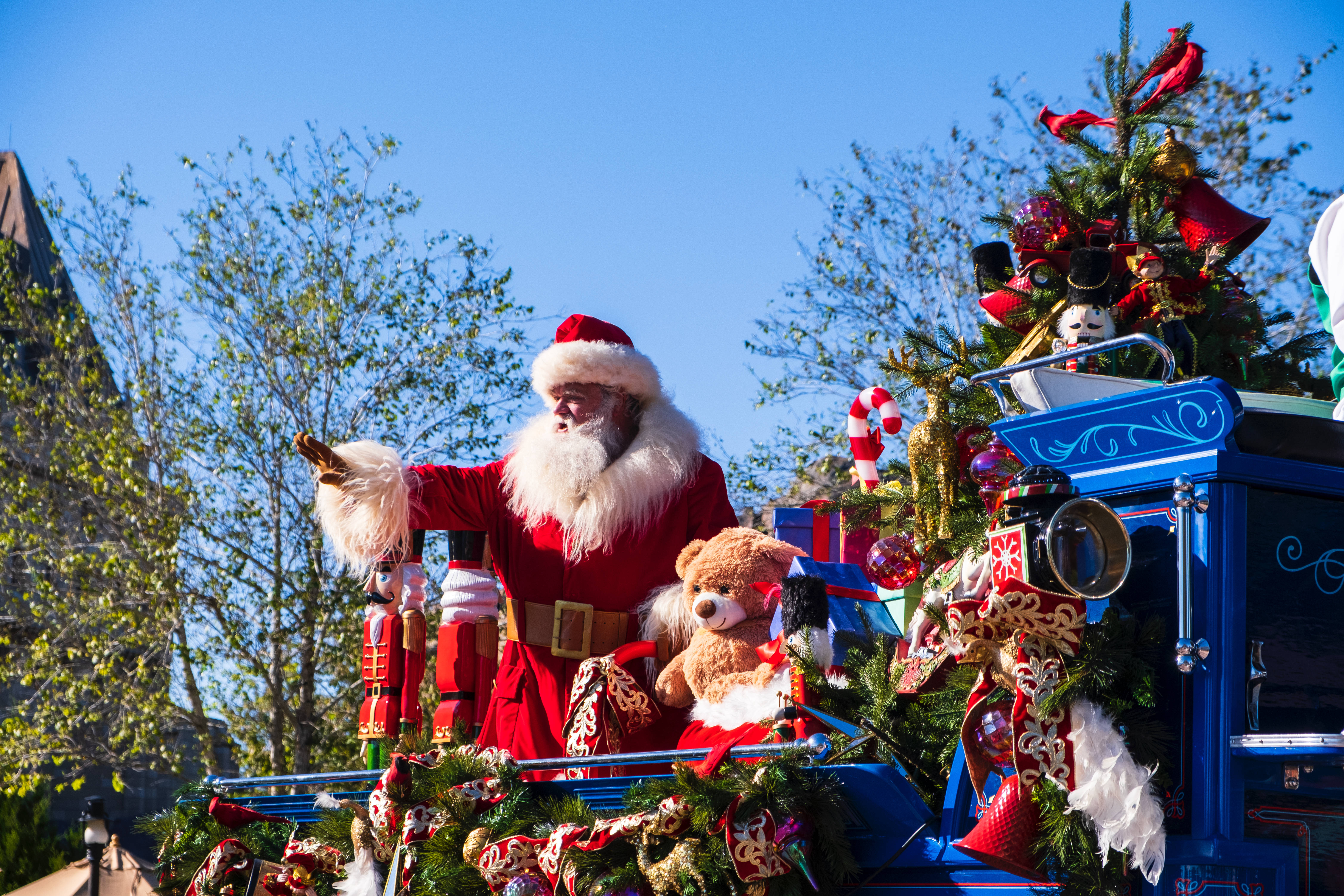 Gwaride la Krismasi la Disney pamoja na Santa Claus Picha ya Ukuta