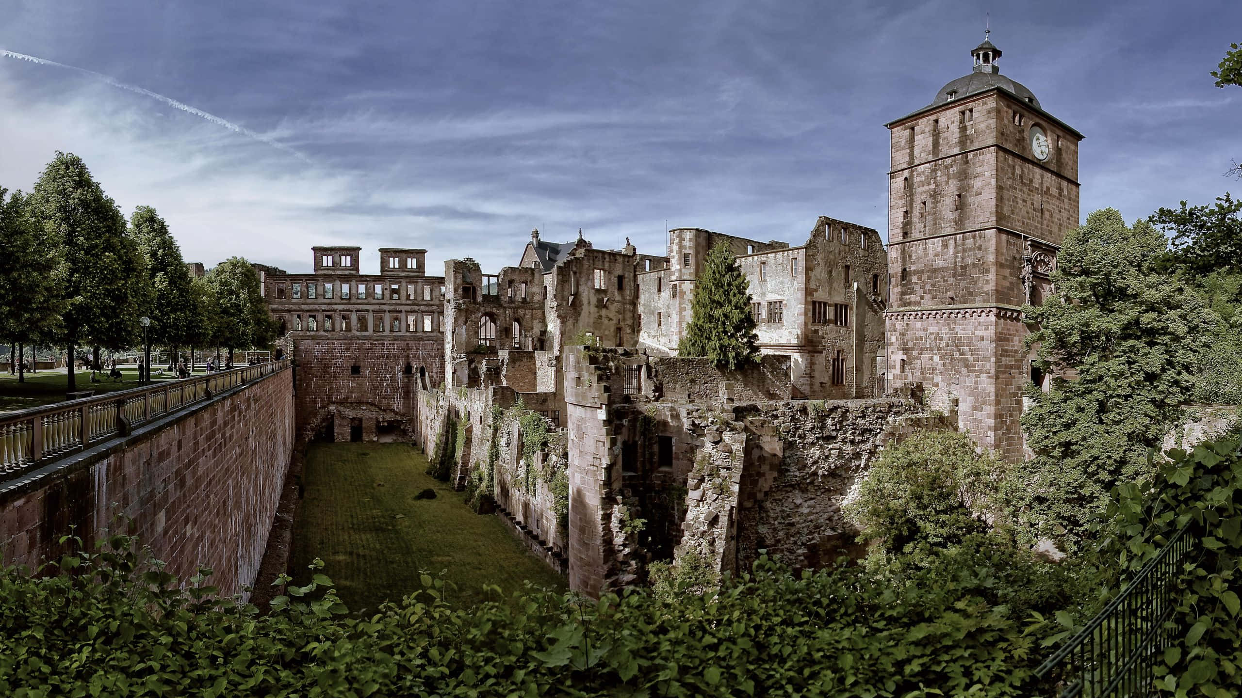 Heidelberg Castle Chini ya Mwamba wa Kijivu Picha ya Ukuta