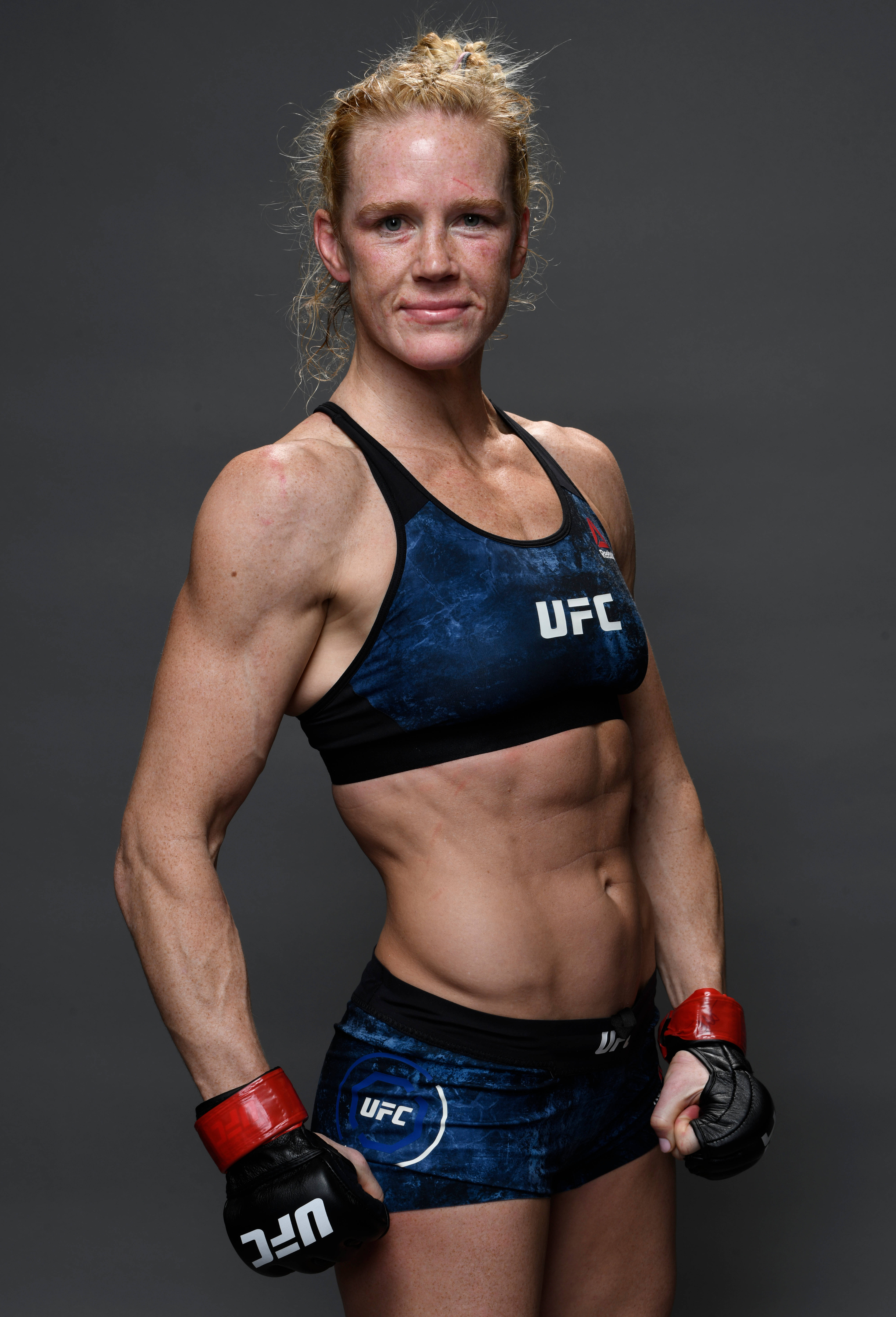 Holly Holm Toned Body Picha ya Ukuta