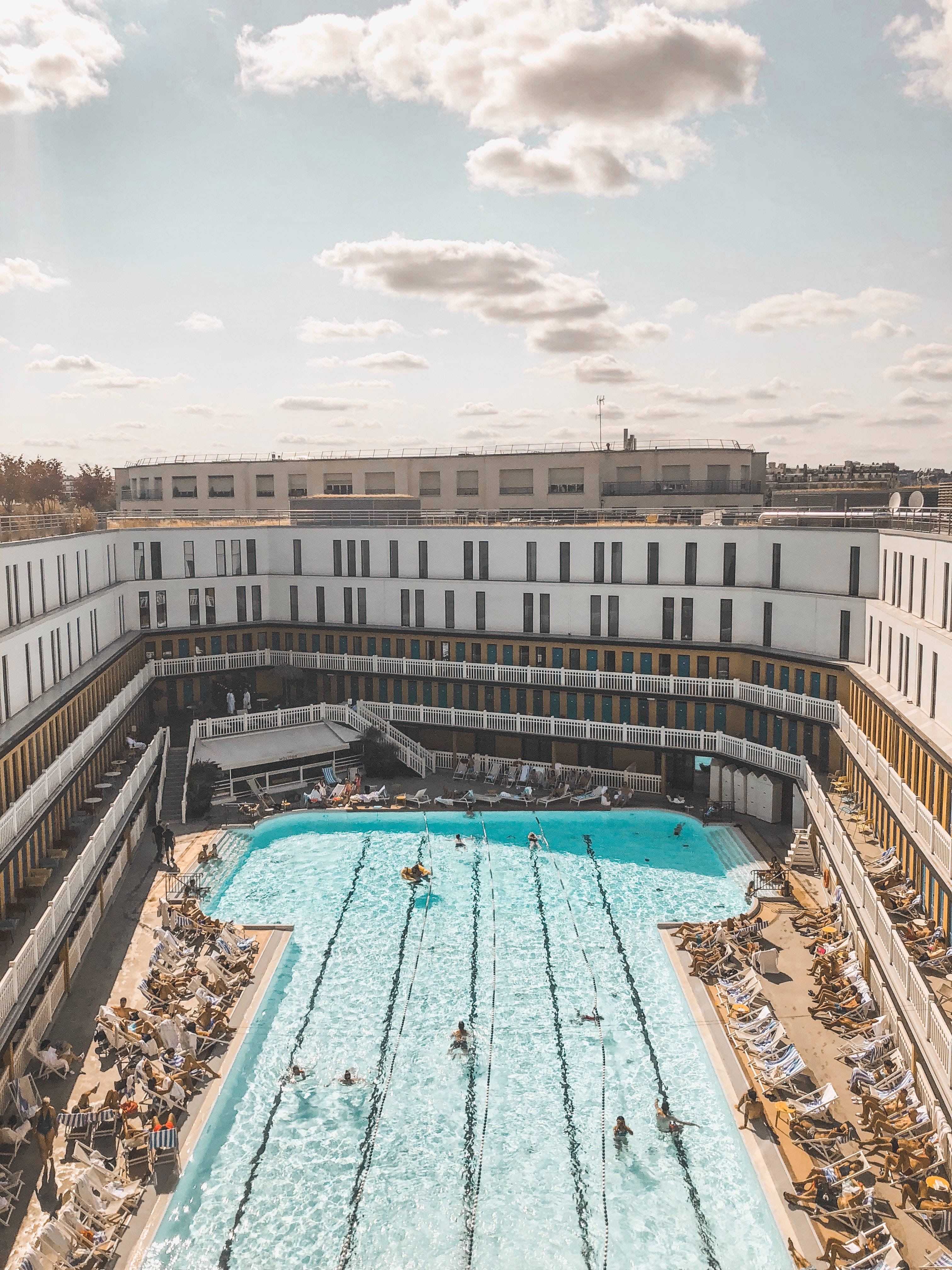 Hotel Na Pwani ya Kuogelea Picha ya Ukuta