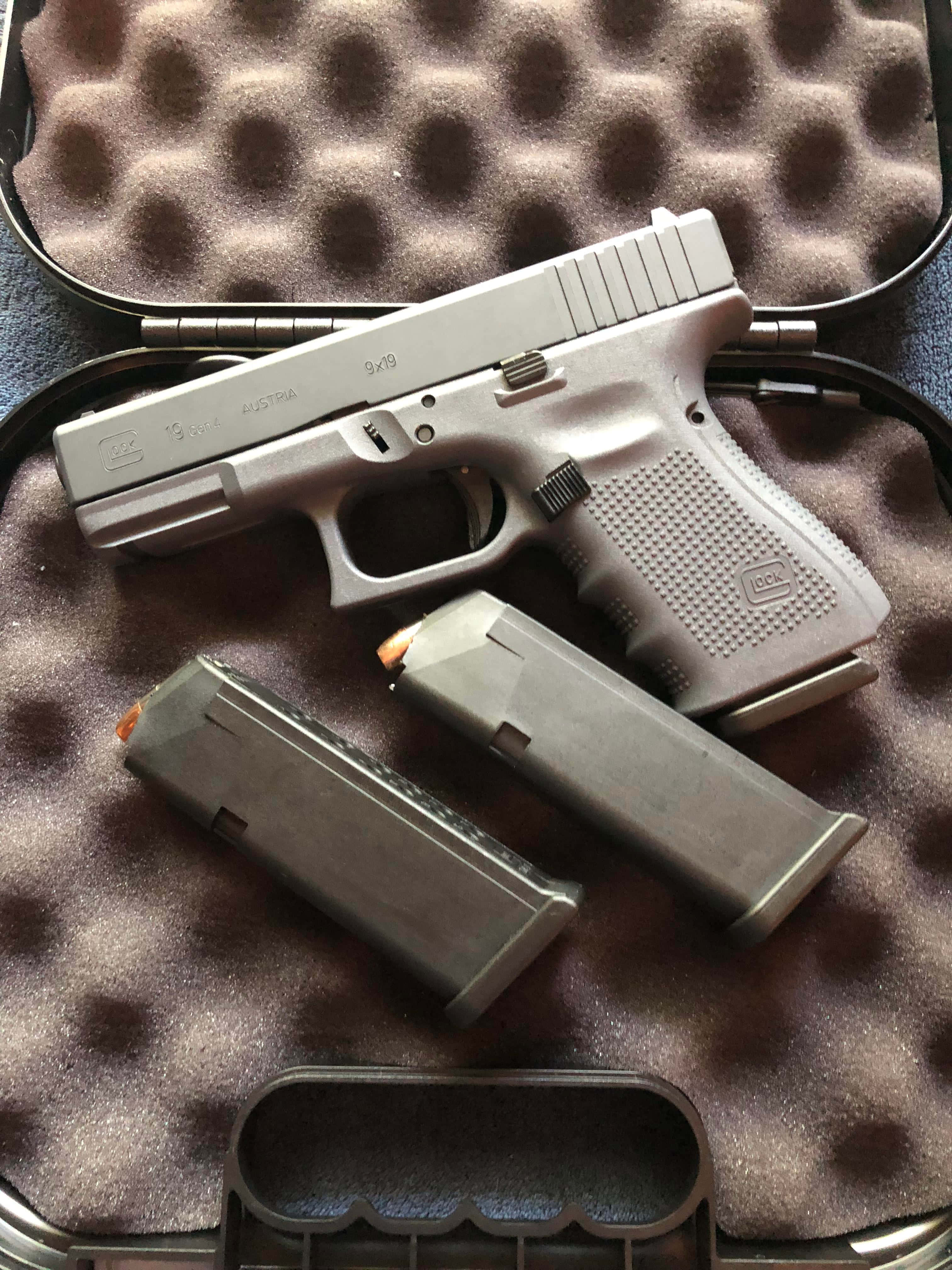 Image Glock 19 Semi-Automatic Pistol Picha ya Ukuta