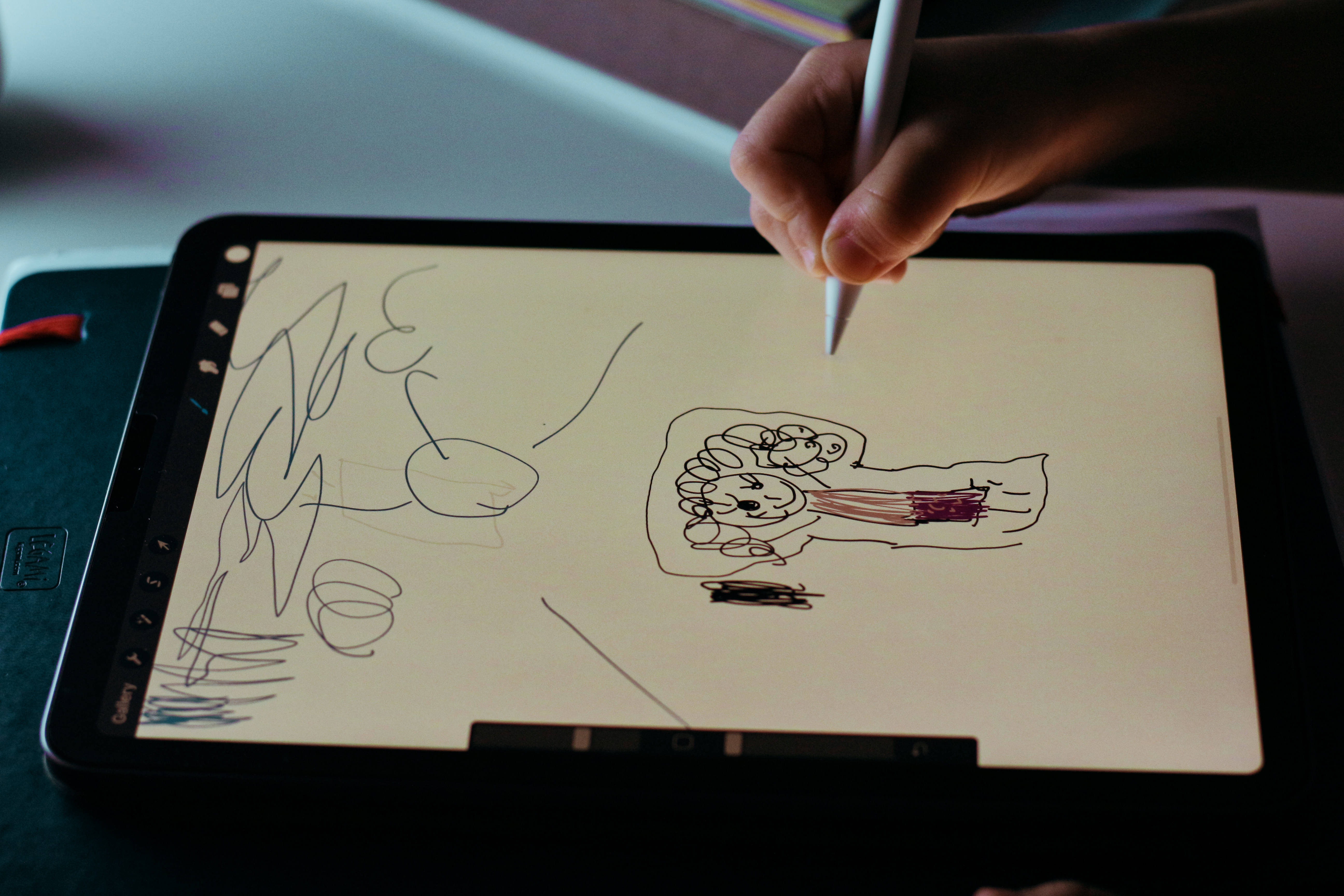 iPad Pro Doodles On A Tablet Picha ya Ukuta