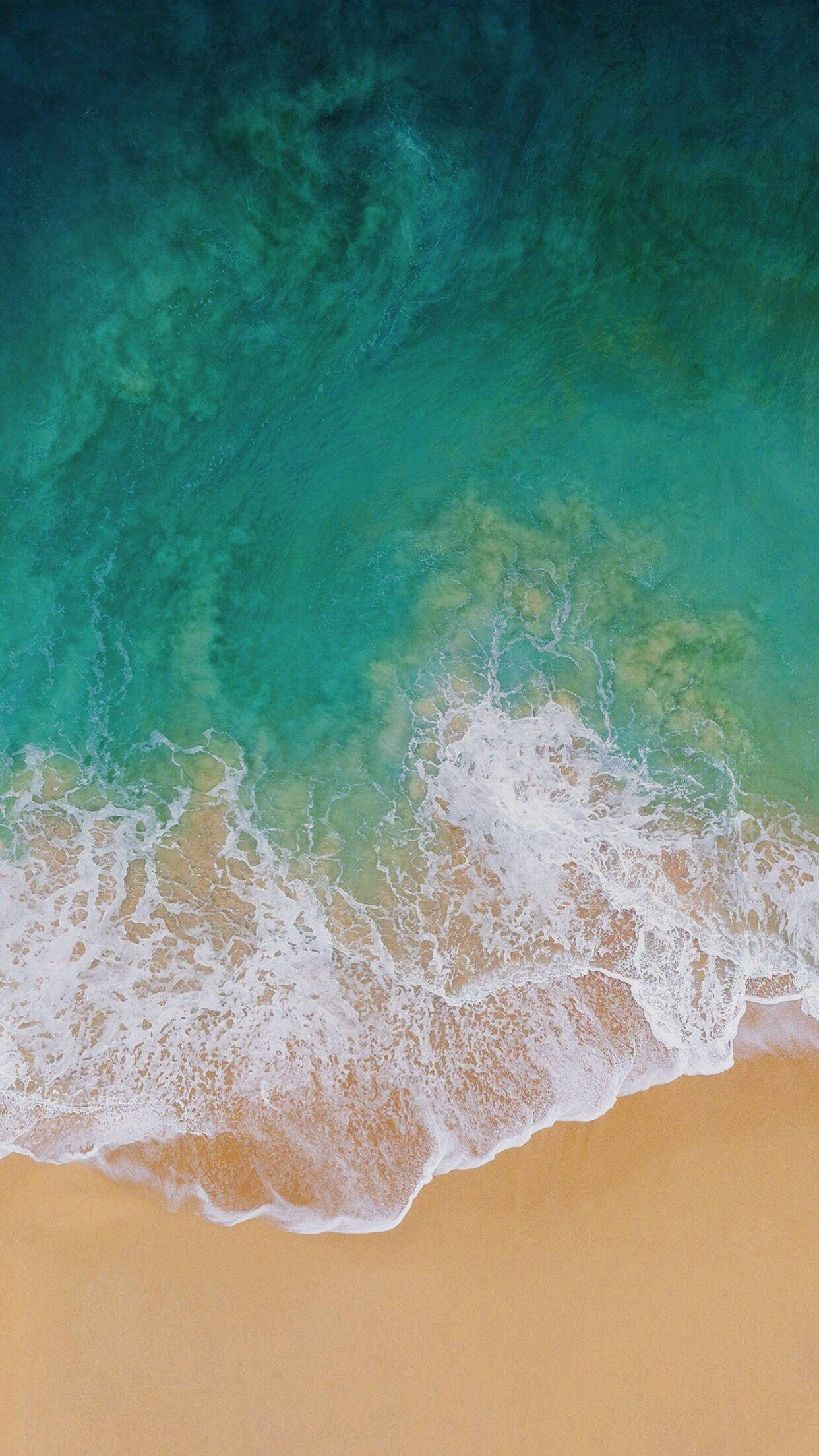 iPad Pro Mandhari ya Hewa ya Mawimbi Kwenye Pwani Picha ya Ukuta
