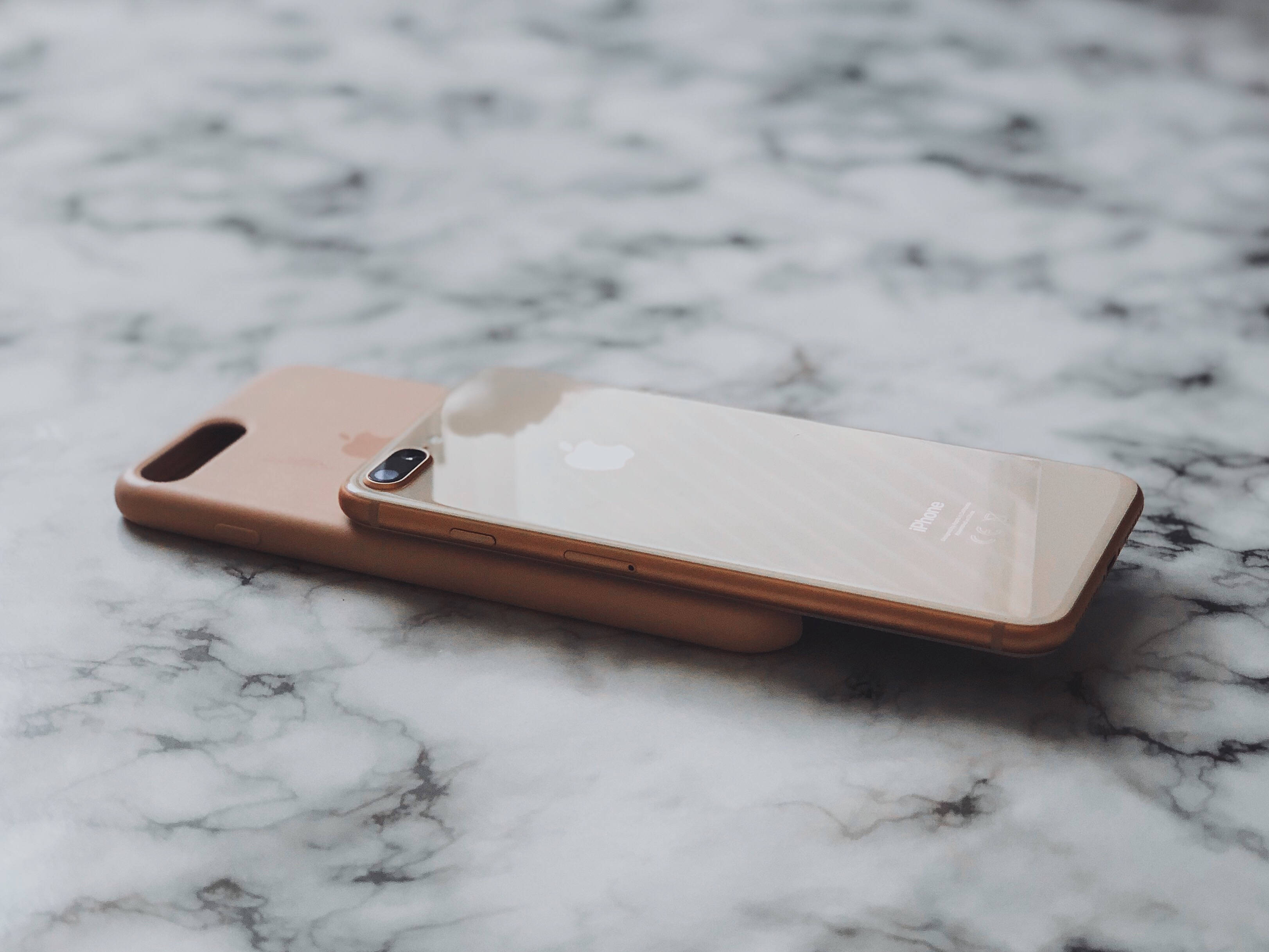 iPhone 8 na Kipochi Picha ya Ukuta