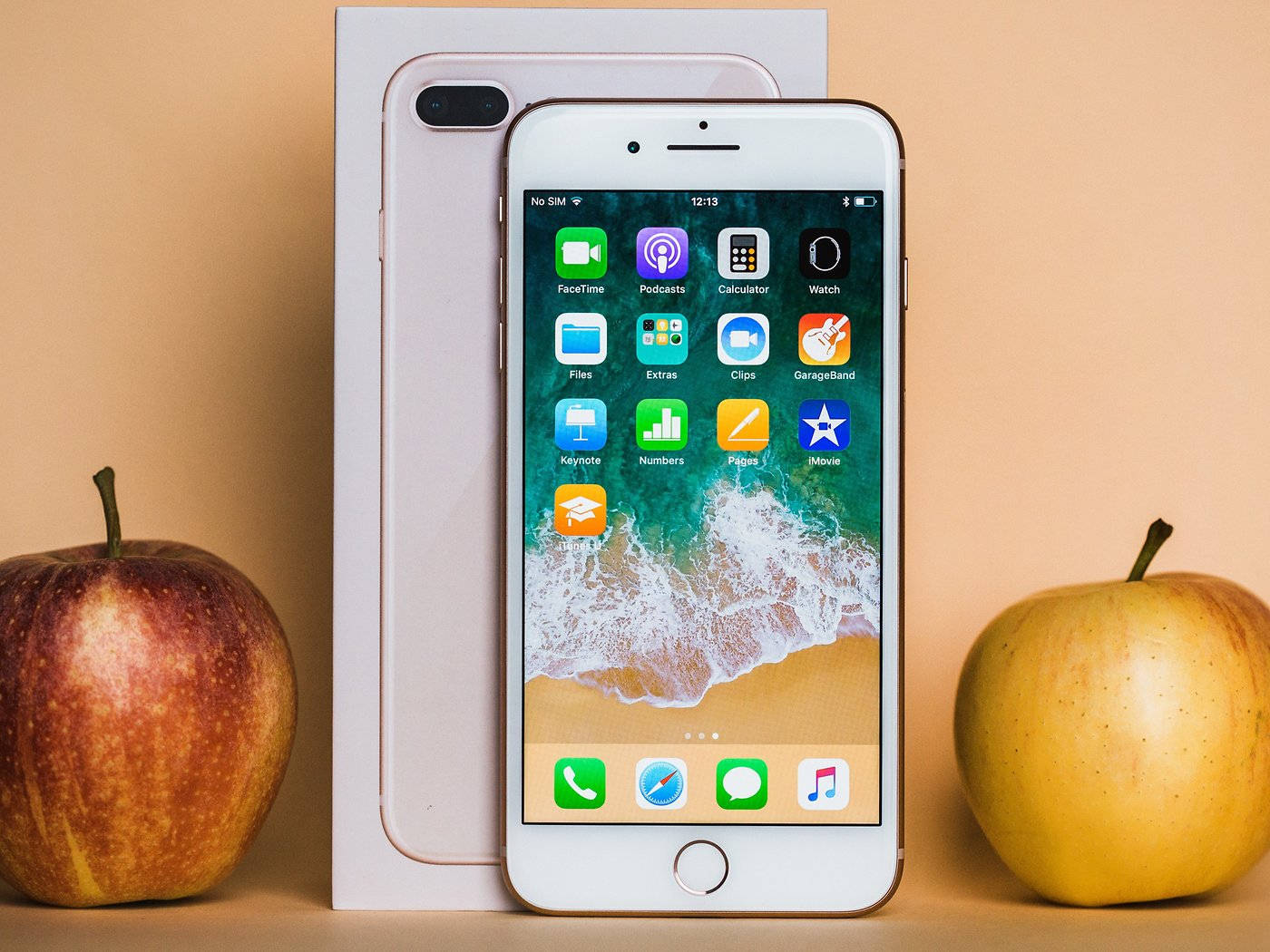 iPhone 8 Na Tufaha Picha ya Ukuta