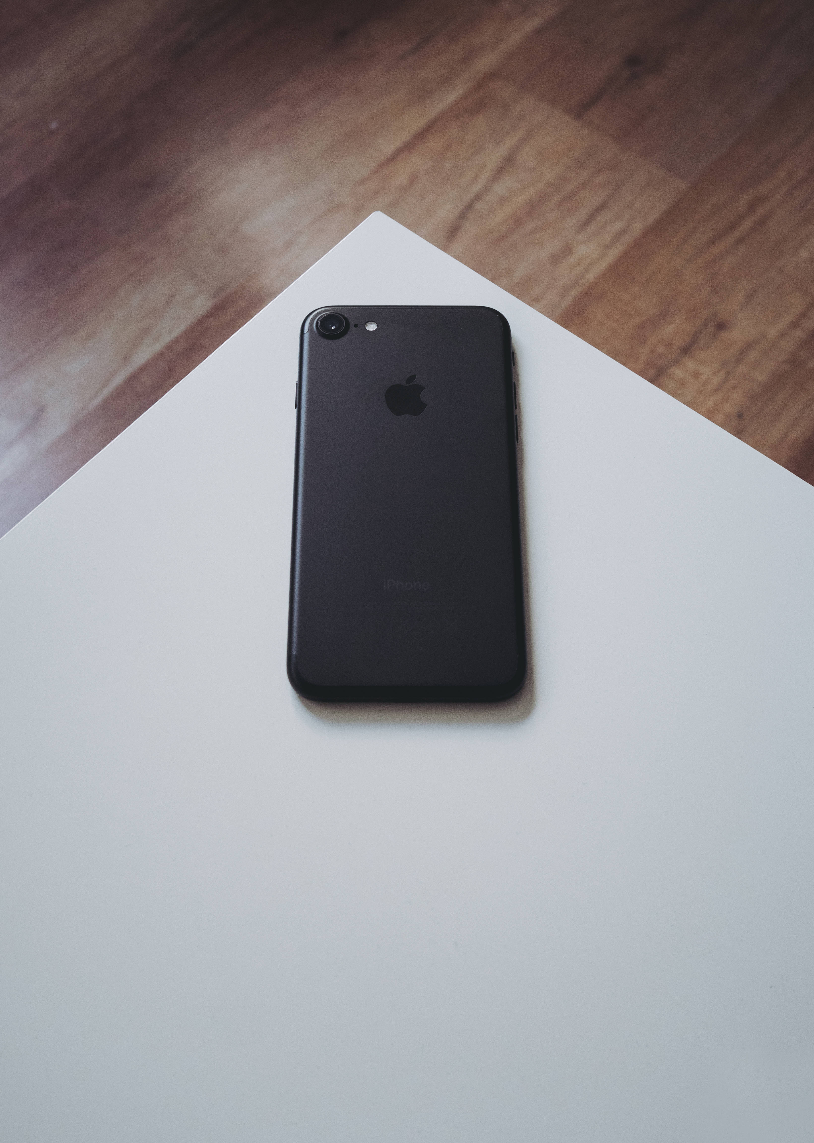 iPhone 8 Uso Nyeupe Picha ya Ukuta
