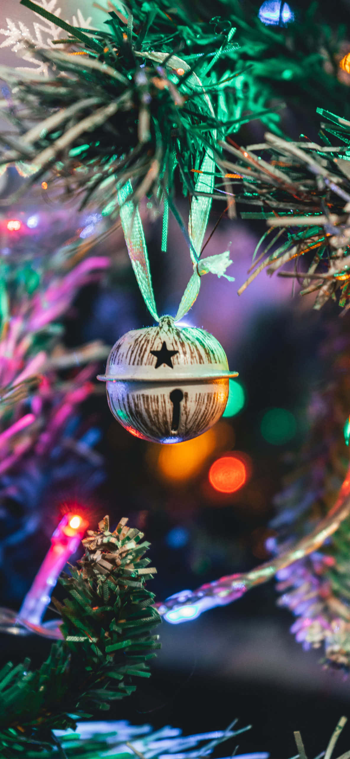 iPhone Christmas Aesthetic Bell Star Key Picha ya Ukuta